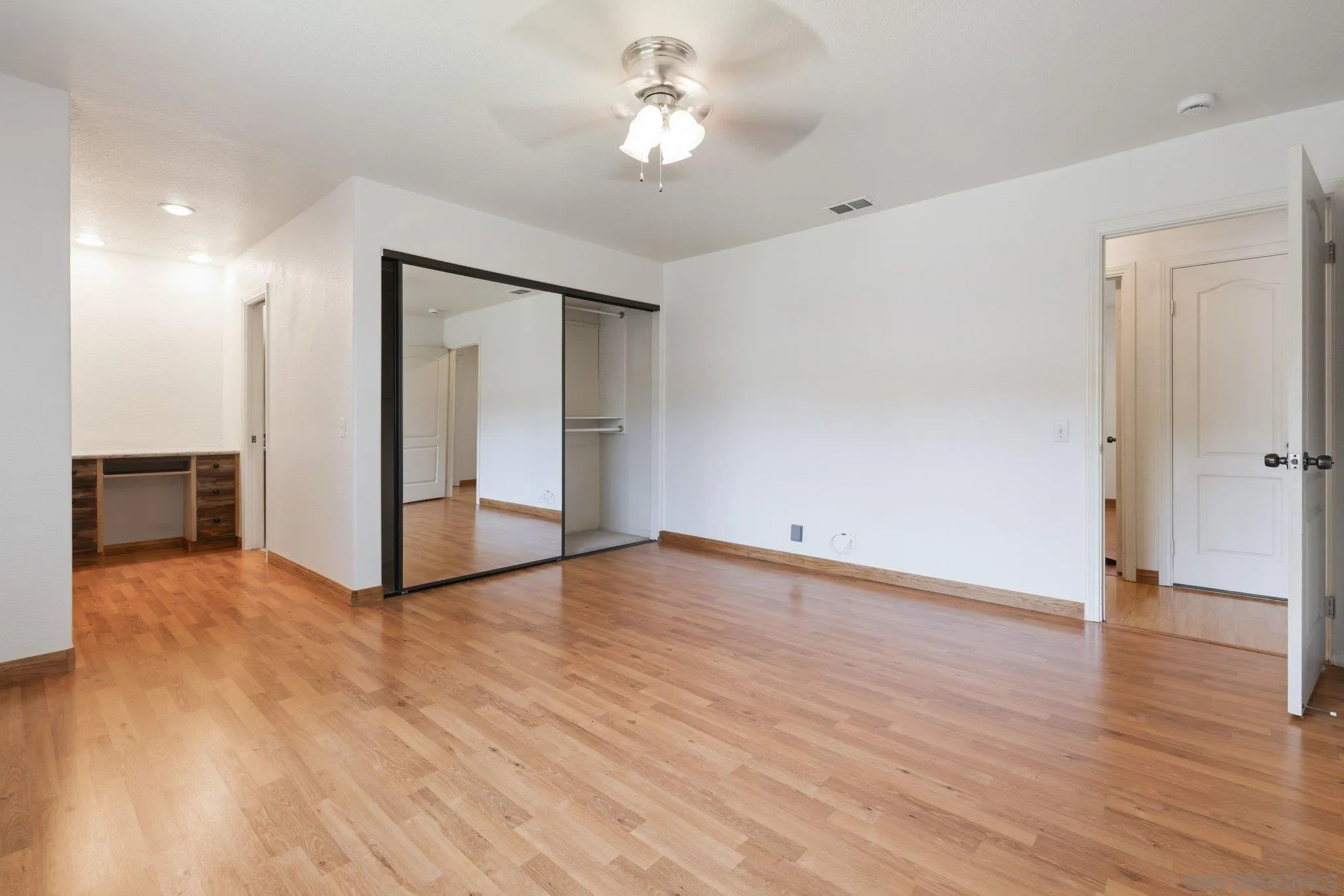 https://cdn.realtyfeed.com/cdn/127/260015326/84867259b7a2ff8252d78350c45cda04.webp