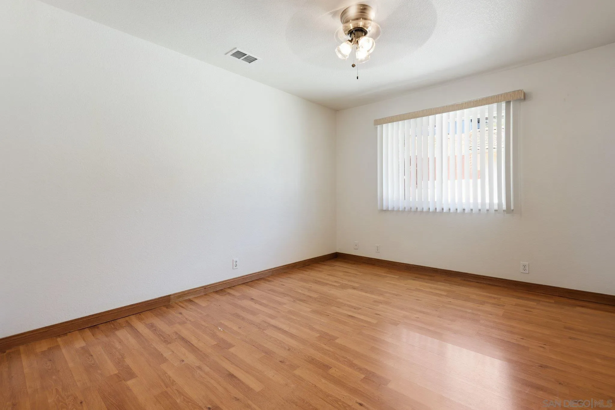 https://cdn.realtyfeed.com/cdn/127/260015326/8b0fe5cf92a448750a2127dcf860b5ba.webp