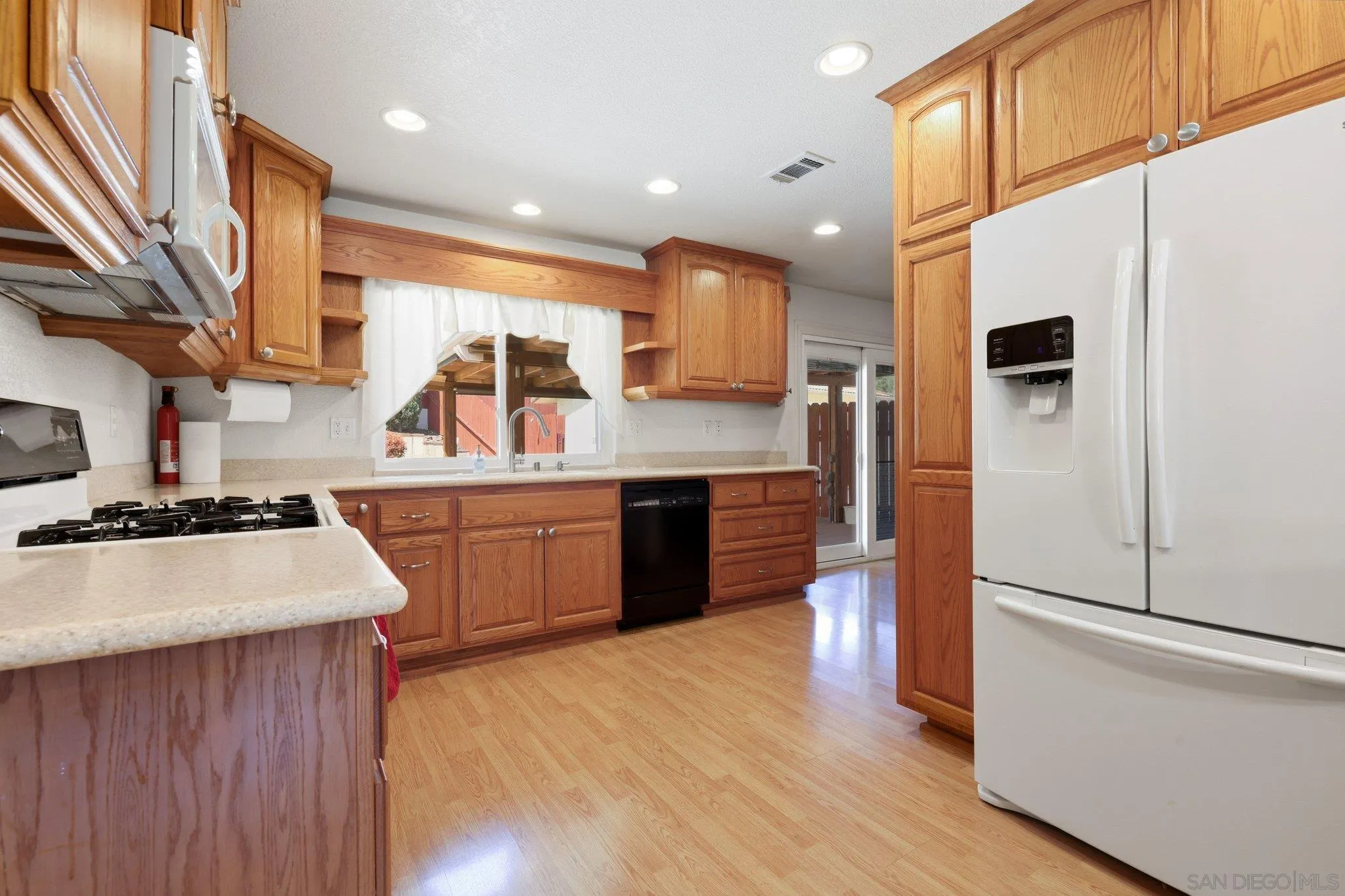 https://cdn.realtyfeed.com/cdn/127/260015326/919ab77b78ecfb07e03b9d832589151f.webp