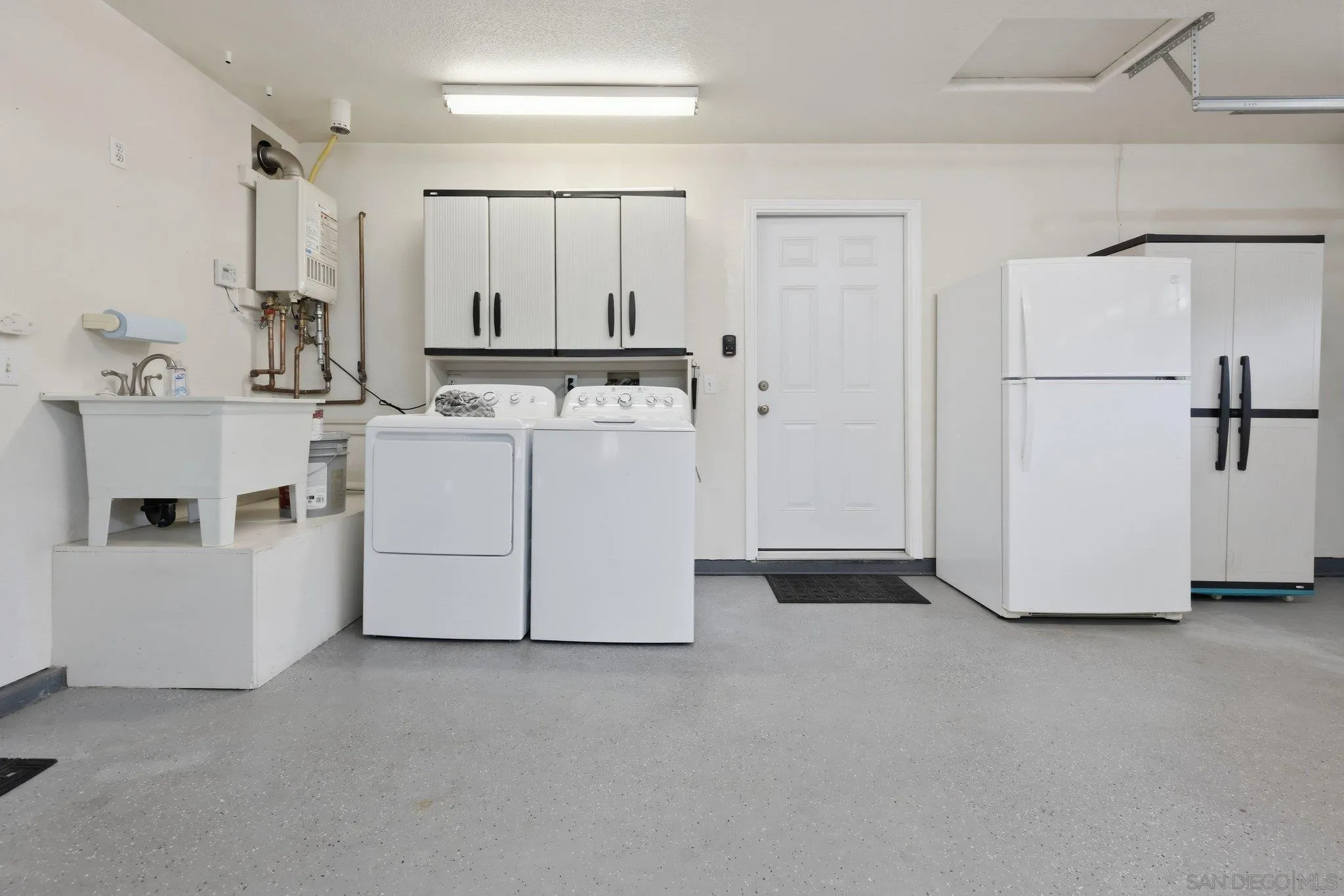 https://cdn.realtyfeed.com/cdn/127/260015326/9b2e1eeb30deadaffb6cfd8024249a38.webp