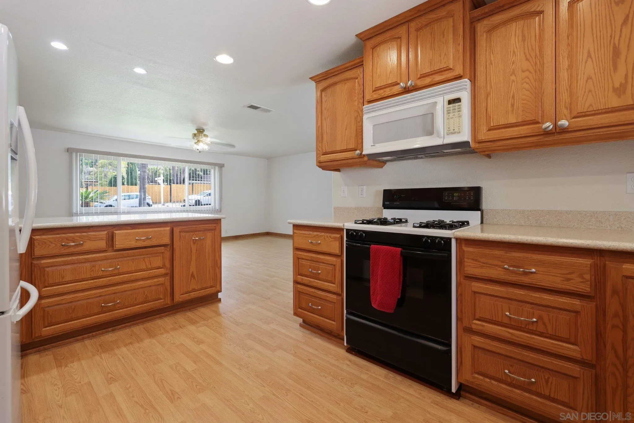 https://cdn.realtyfeed.com/cdn/127/260015326/d04818f150085b065c0b0083a3b329a7.webp
