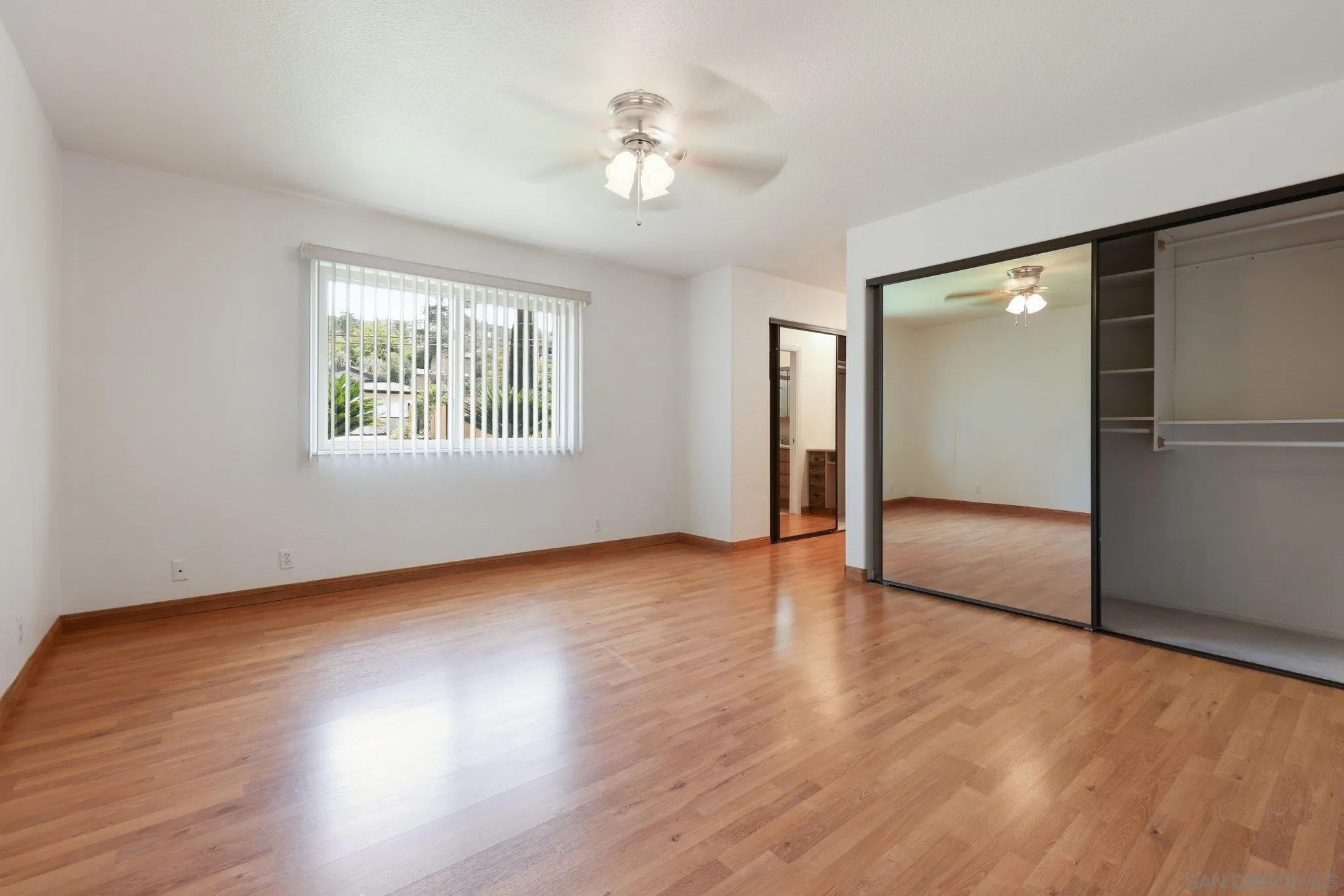 https://cdn.realtyfeed.com/cdn/127/260015326/e03a3cf0cf57e415dcbddd3d93976211.webp
