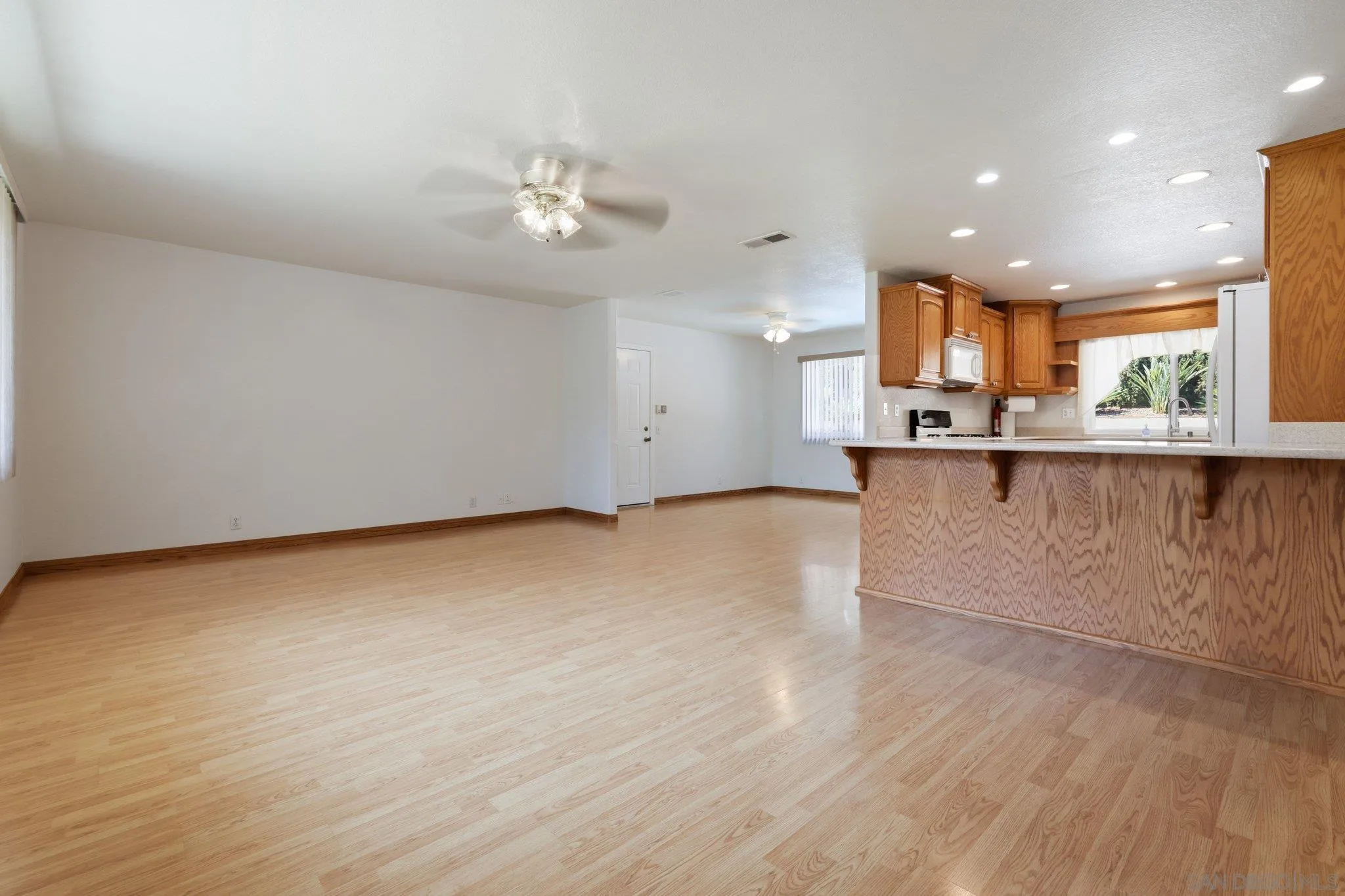 https://cdn.realtyfeed.com/cdn/127/260015326/ece41a30b70aa5965c6a59344493a3bd.webp