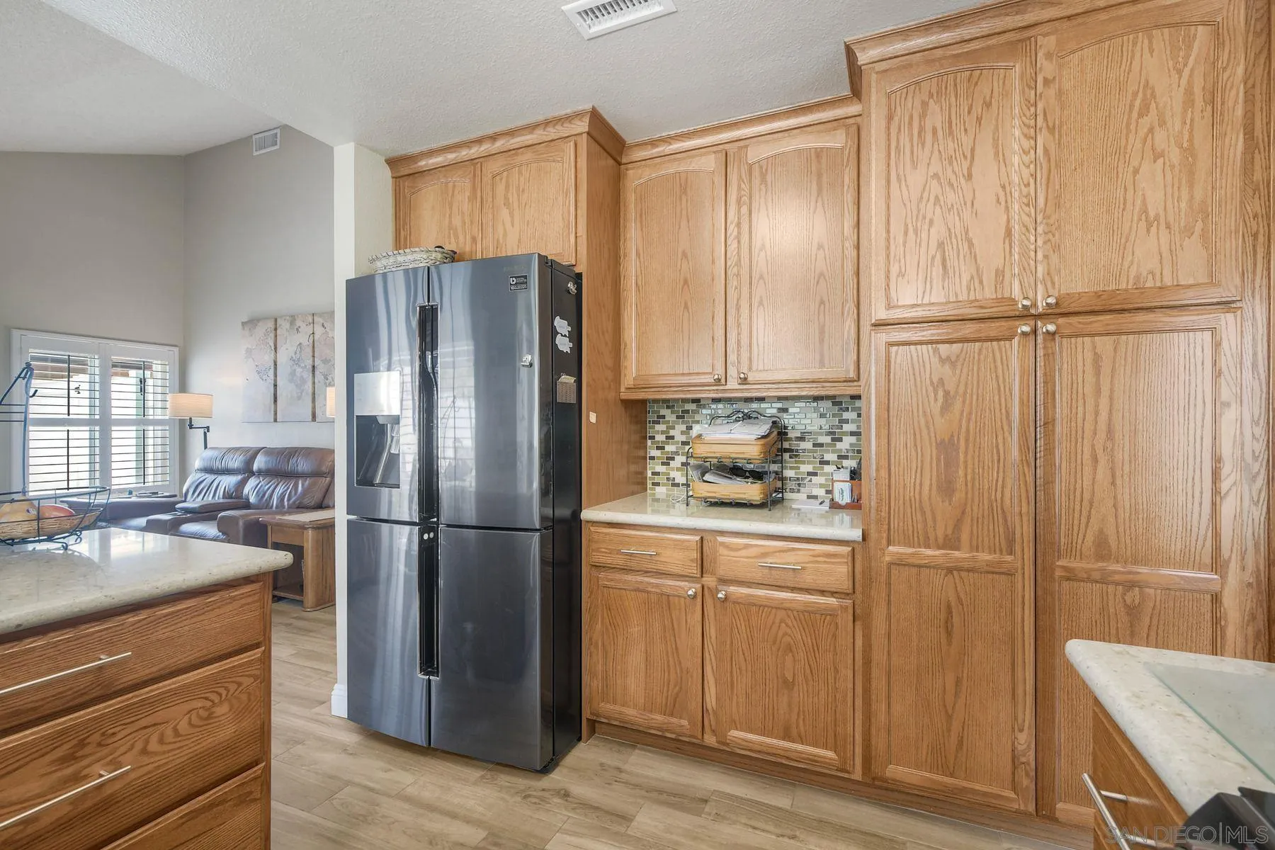 https://cdn.realtyfeed.com/cdn/127/260015327/51cde4e0afc652c41d9c3c406dc2ef67.webp