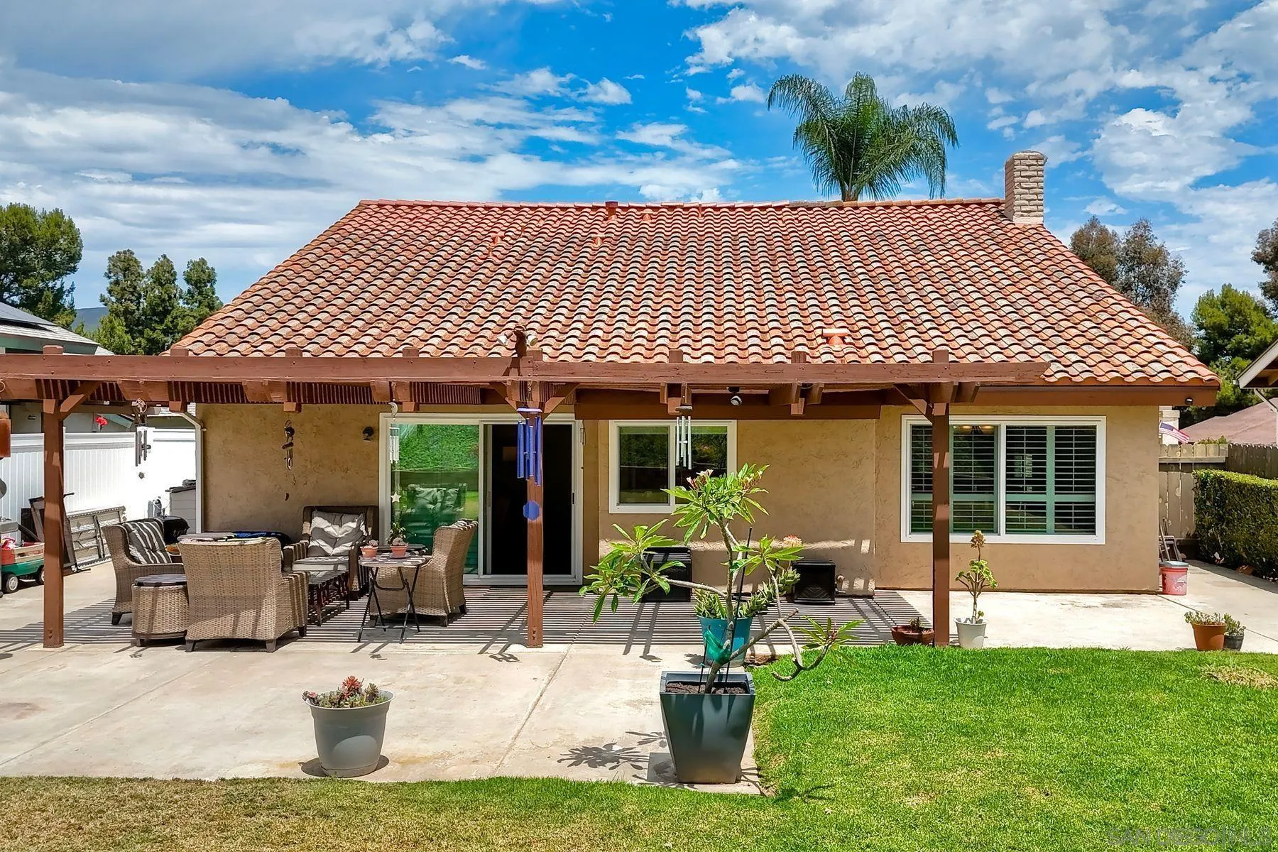 https://cdn.realtyfeed.com/cdn/127/260015327/6bfd4a3c31a3476fdd1f27579077254e.webp