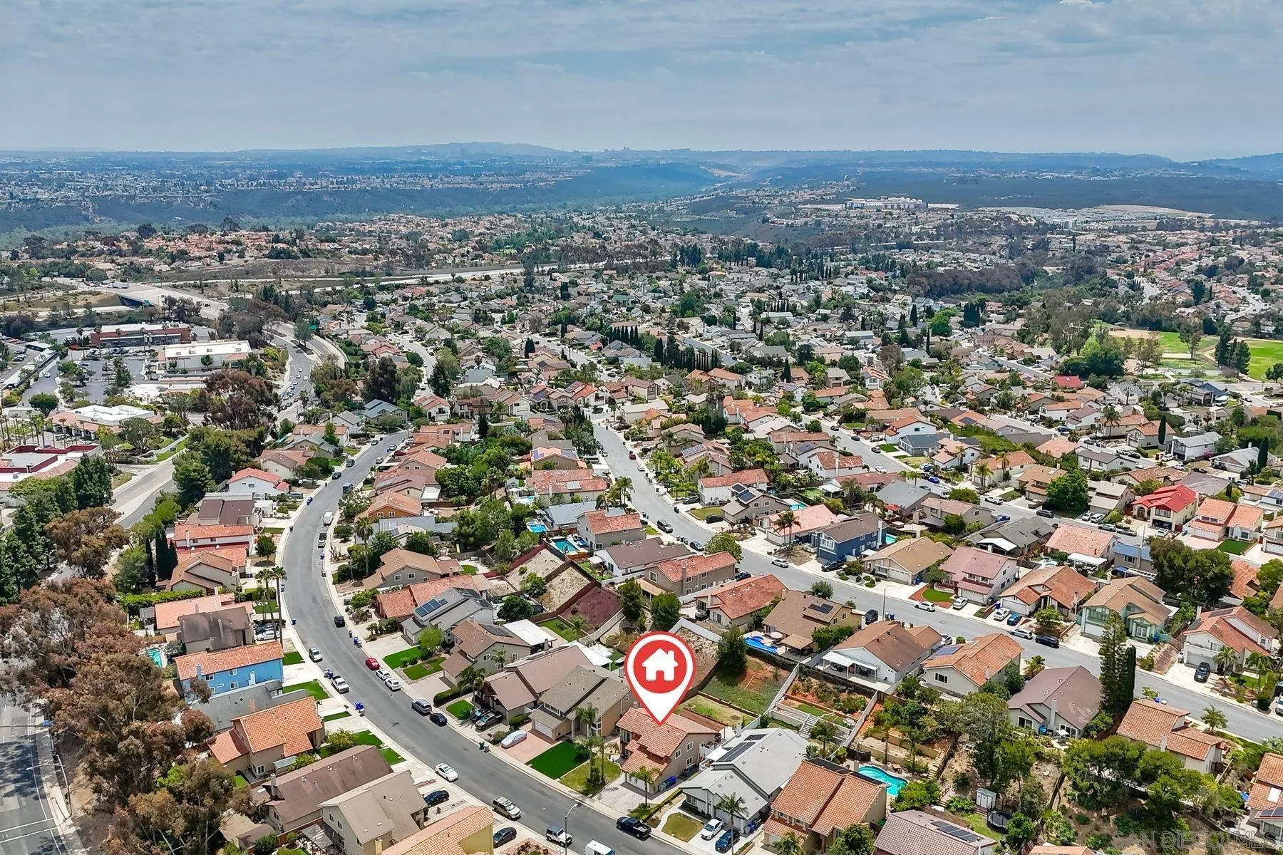 https://cdn.realtyfeed.com/cdn/127/260015327/c4e9391b9541148132cd7d00326b2d4d.webp
