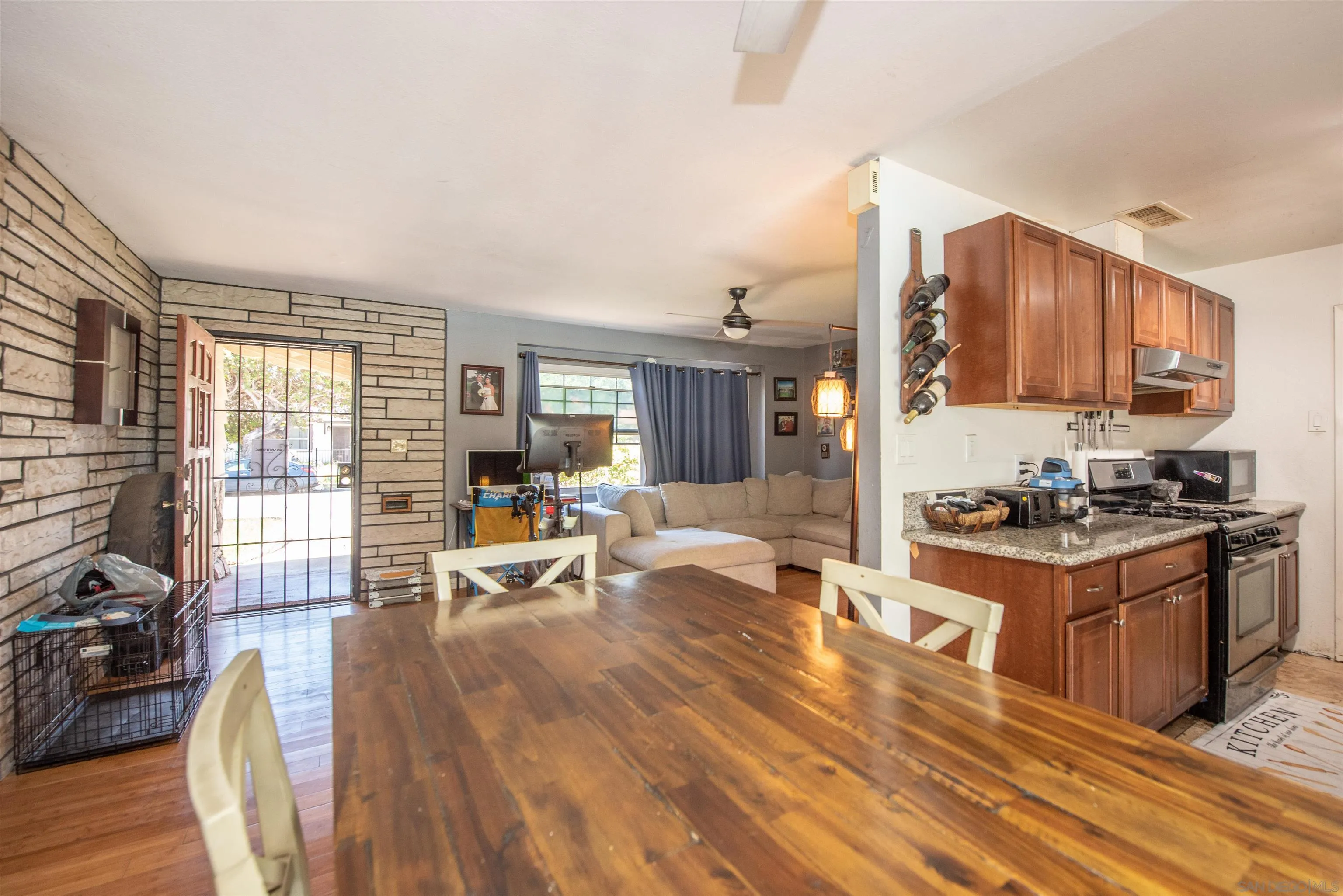 https://cdn.realtyfeed.com/cdn/127/260015332/0fe261b044a3c4a5984bcb54af5196ce.webp
