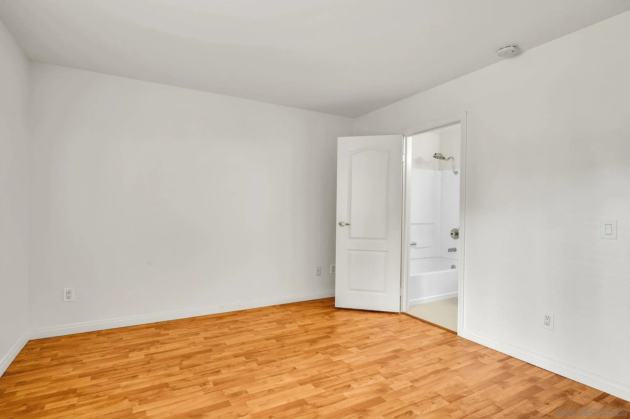 Photo #23: 260015337 Listing: Photo #23