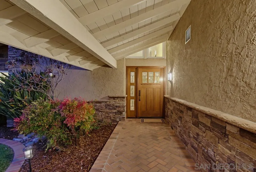 https://cdn.realtyfeed.com/cdn/127/260015344/2efaaa2f591575c5d68c34f6b3faa216.webp