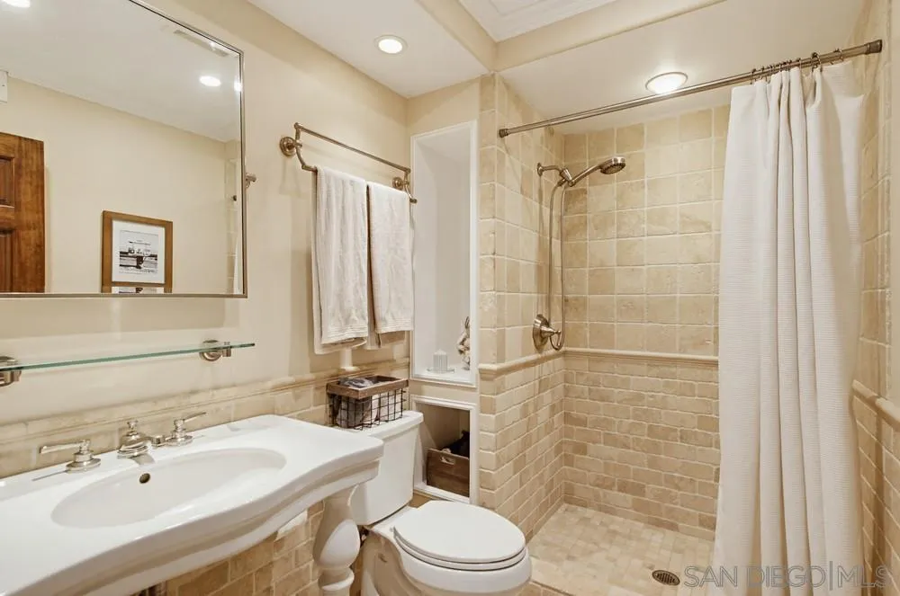 https://cdn.realtyfeed.com/cdn/127/260015344/5eeea64e1c73d078d60725b615a80703.webp