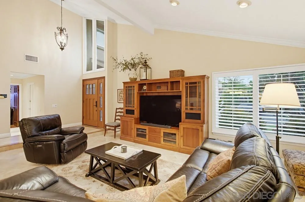 https://cdn.realtyfeed.com/cdn/127/260015344/eabdb864bc9af7314f38a2ebd145e3f9.webp