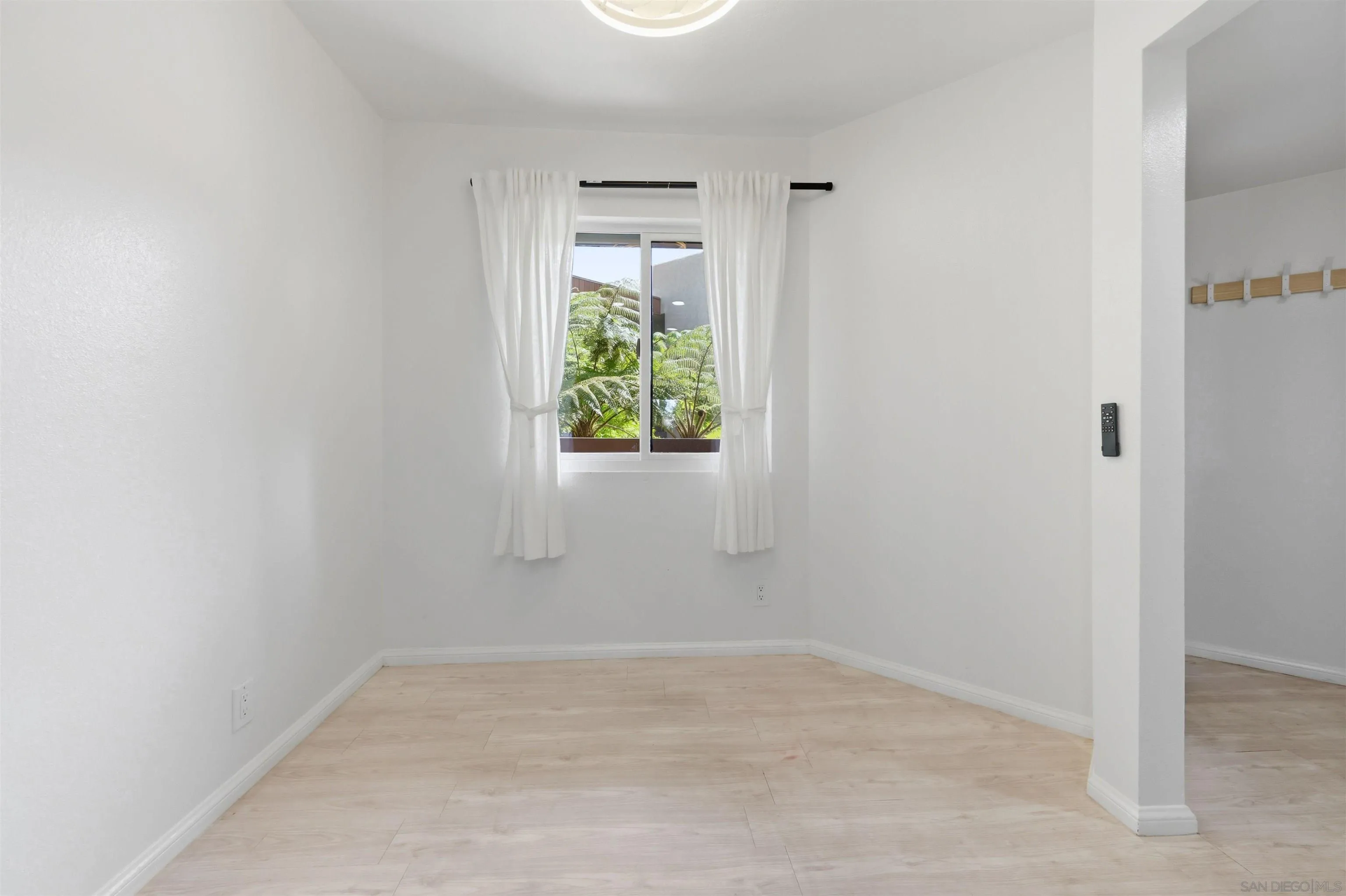 https://cdn.realtyfeed.com/cdn/127/260015345/0196a50943f5a18ddc9aeee712233d3d.webp
