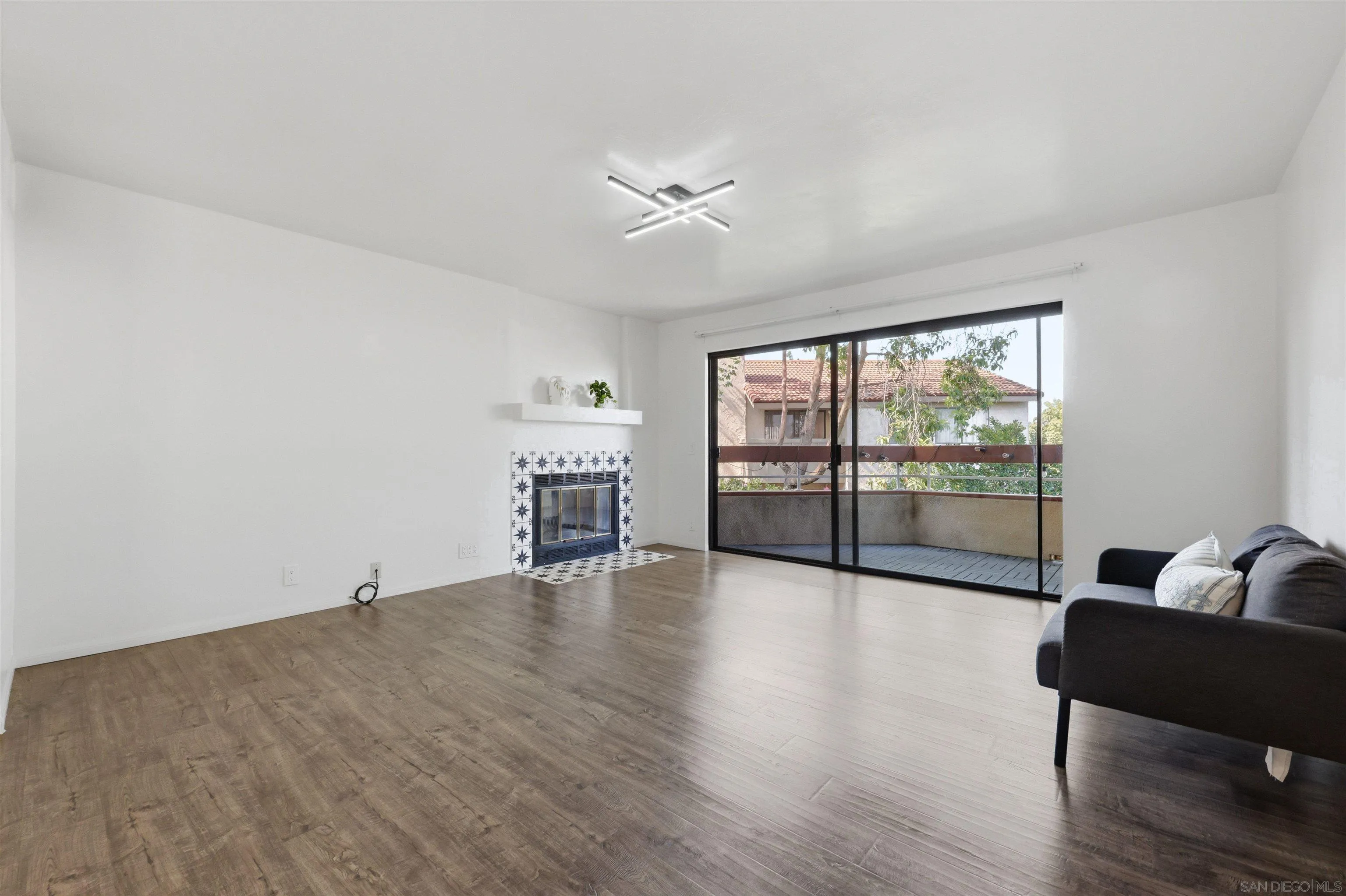 https://cdn.realtyfeed.com/cdn/127/260015345/4ddfba112ea4b353d7edeb3355eb2909.webp