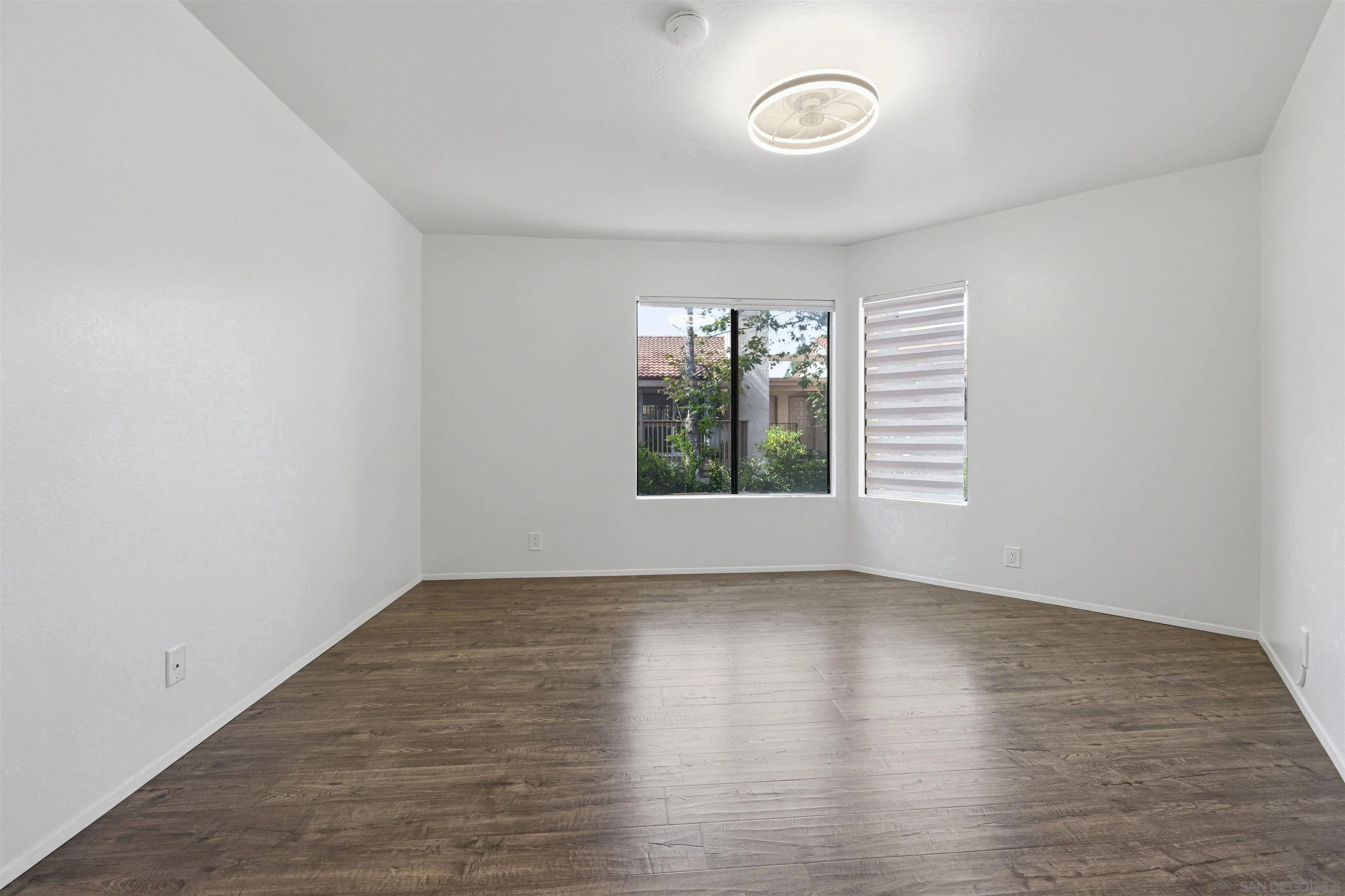 https://cdn.realtyfeed.com/cdn/127/260015345/5e46020ac9c57f4763c77344d175ccb7.webp