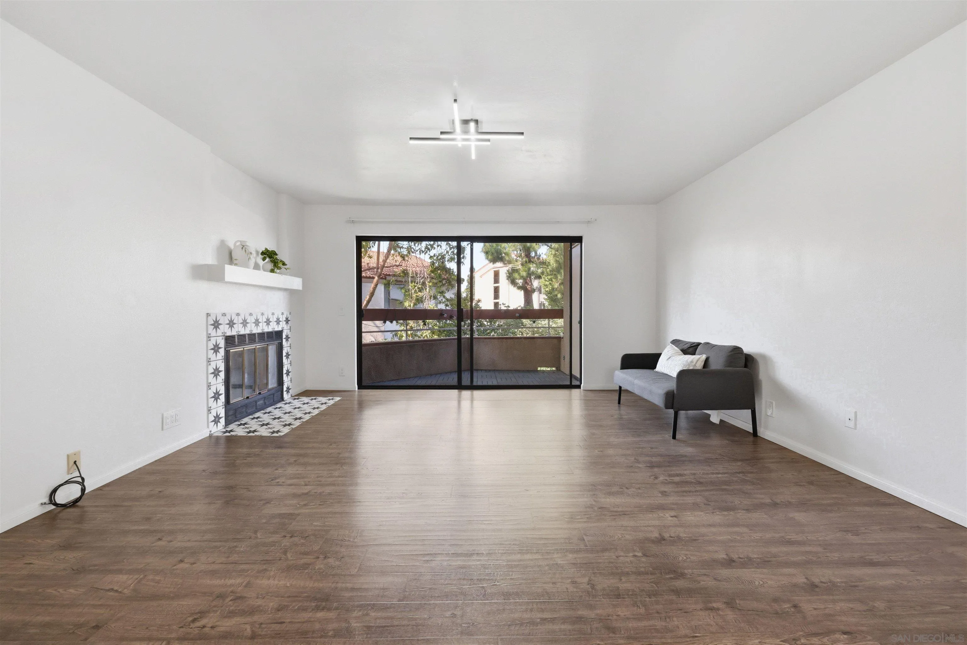 https://cdn.realtyfeed.com/cdn/127/260015345/804fea6a46990ac4ebda2684e3477983.webp