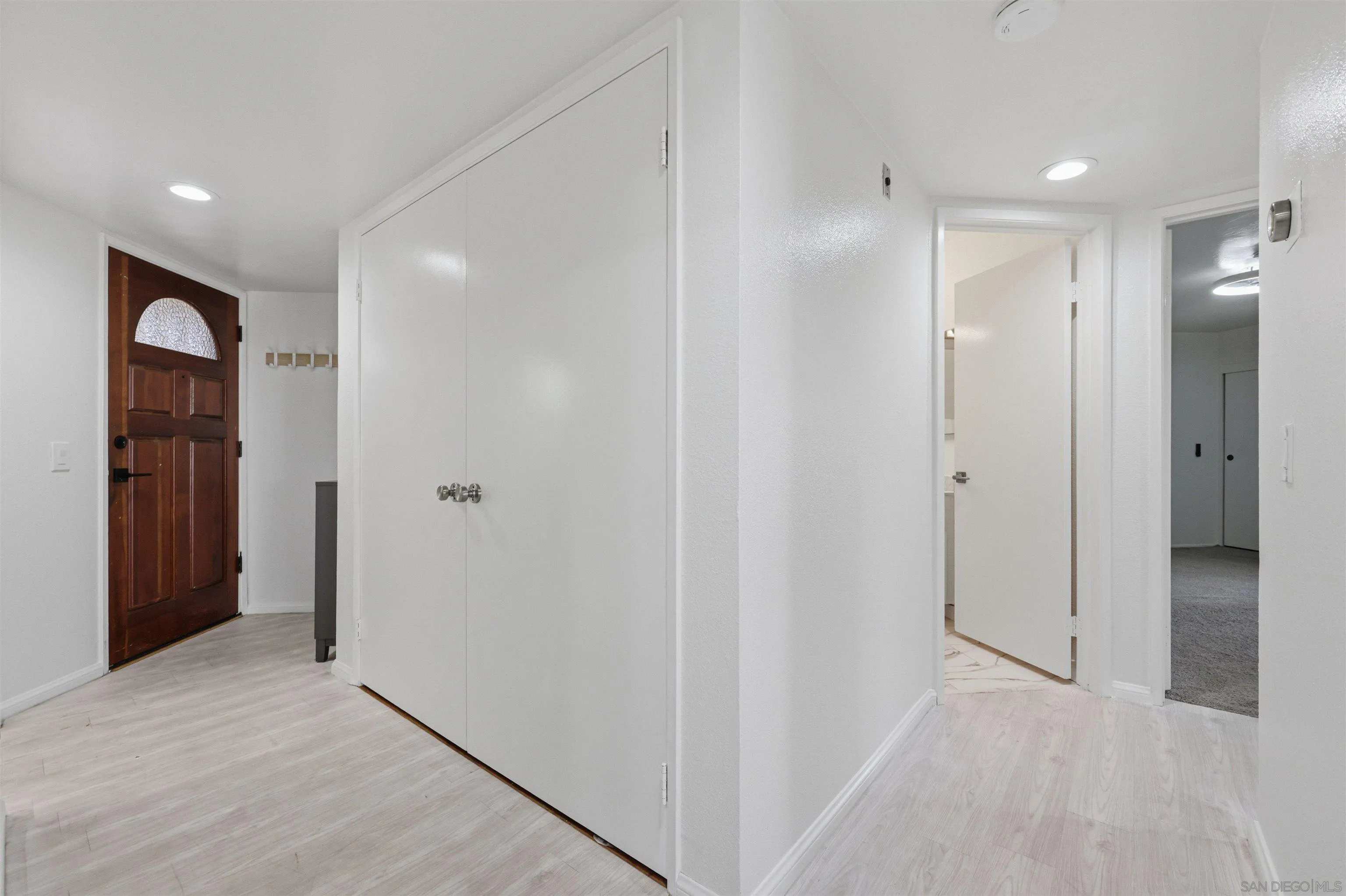 https://cdn.realtyfeed.com/cdn/127/260015345/af98c65b4ffc0df81045bb5f3d0584d0.webp