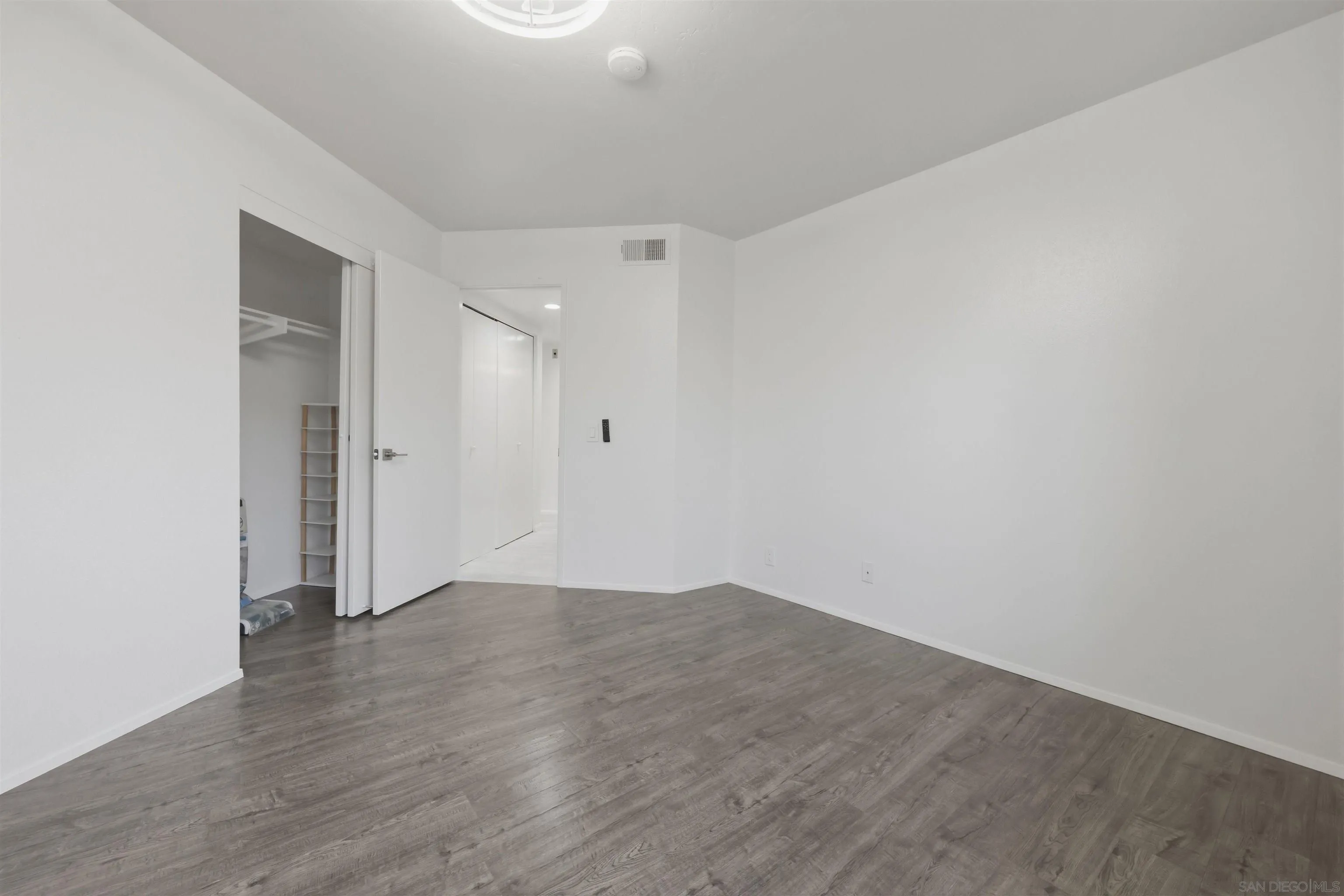 https://cdn.realtyfeed.com/cdn/127/260015345/d90f933cd5c14b1ccbf9930ef407a442.webp