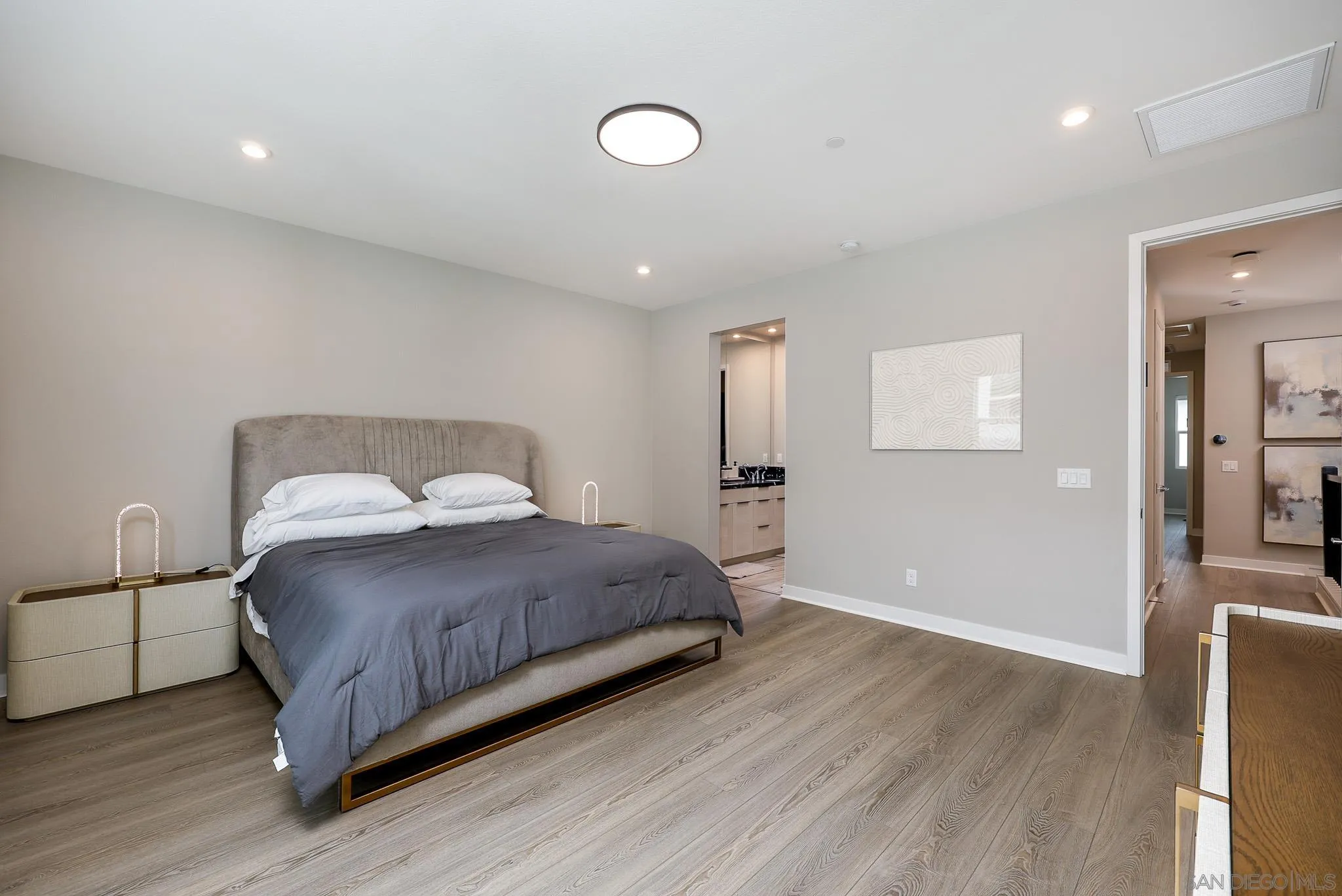 Photo #10: 260015348 Listing: Photo #10
