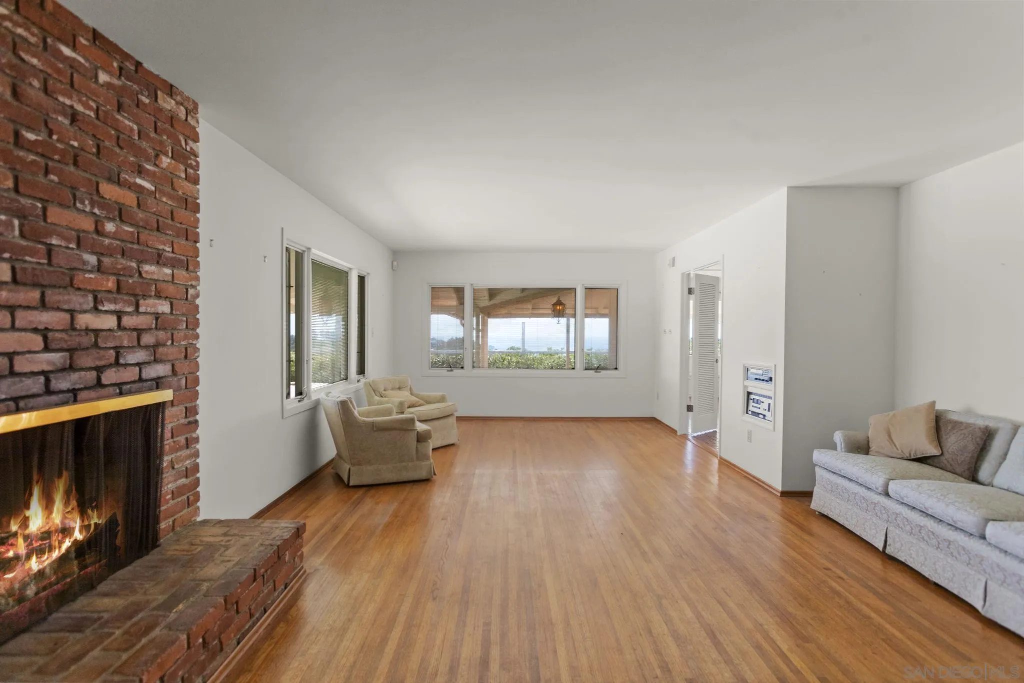 https://cdn.realtyfeed.com/cdn/127/260015350/2096dfd2843fca55650ee0f6407aaefe.webp