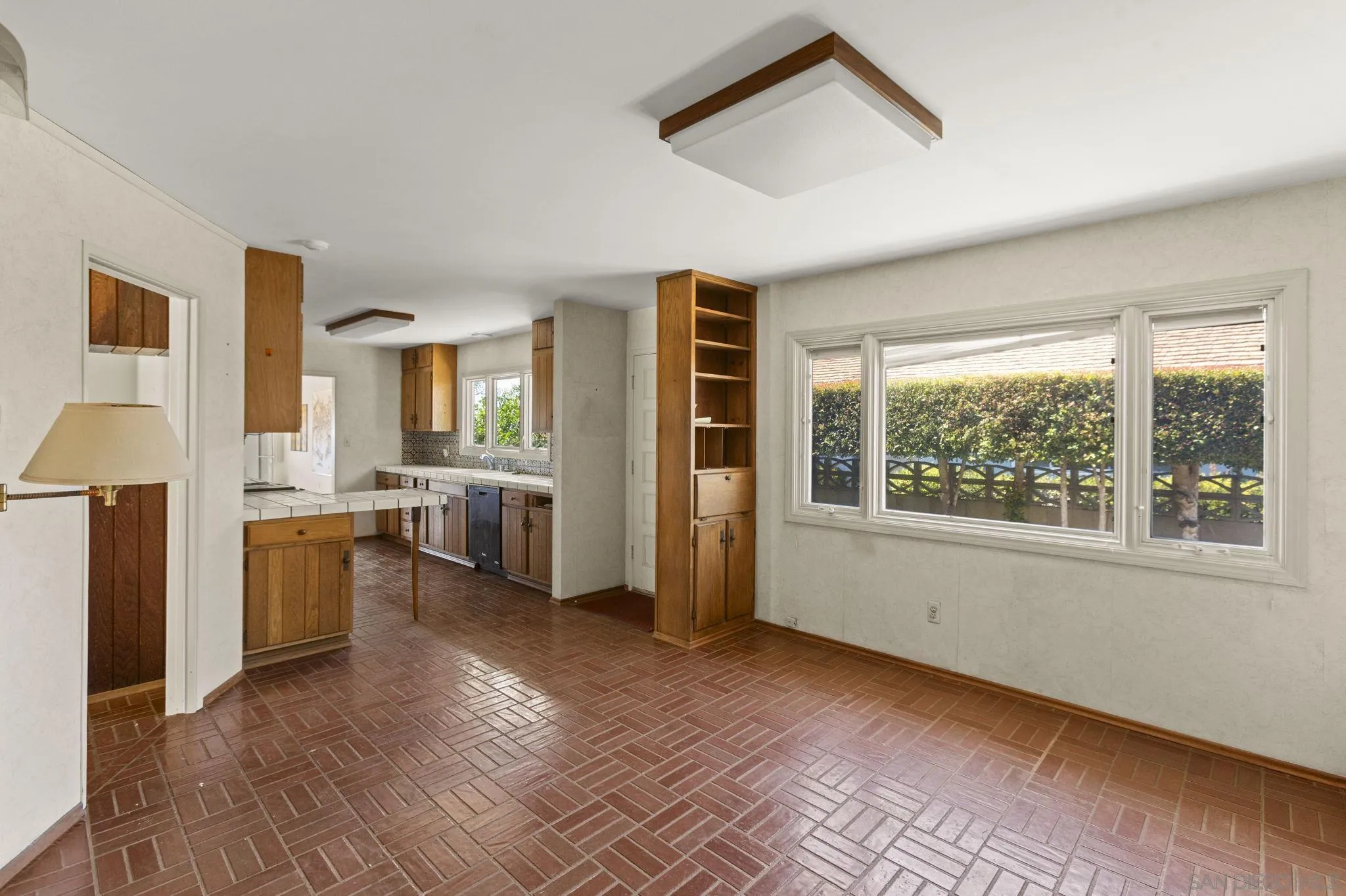 https://cdn.realtyfeed.com/cdn/127/260015350/493c8e013b11a532909e6e4262468b3f.webp