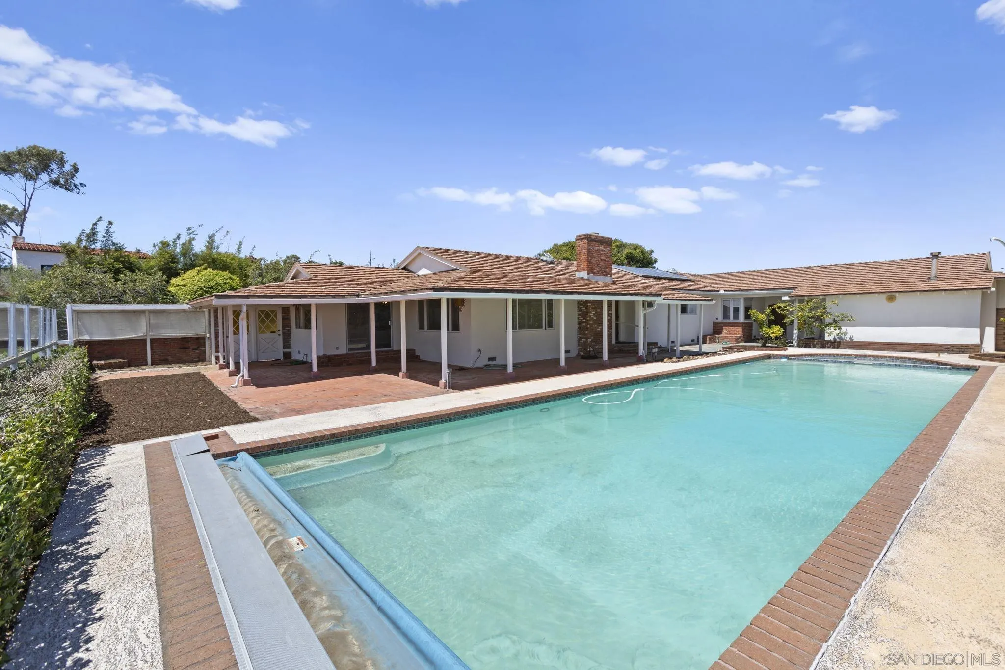 https://cdn.realtyfeed.com/cdn/127/260015350/e19d6a3985a0d6d2175fc60237c13c3b.webp