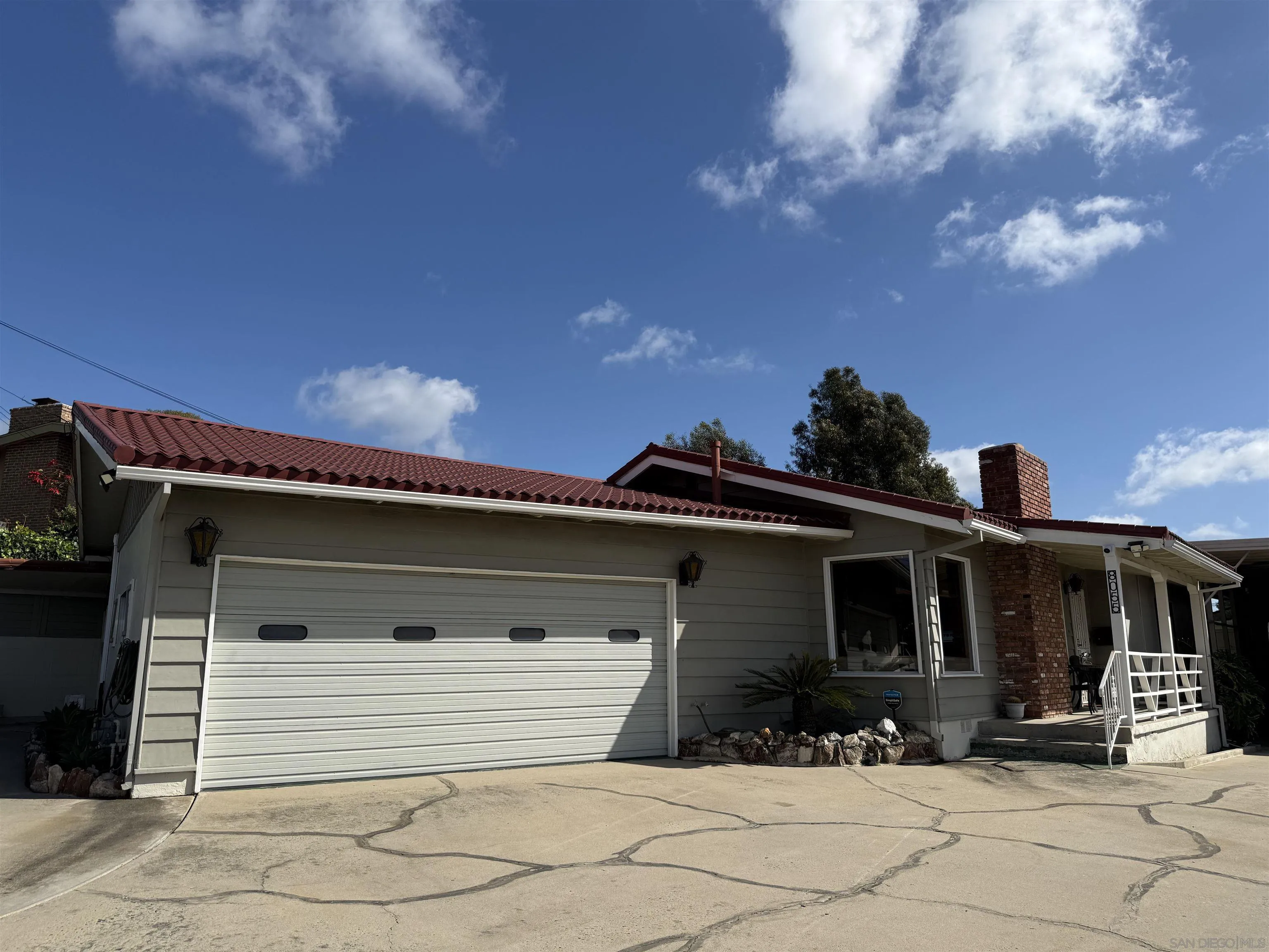 https://cdn.realtyfeed.com/cdn/127/260015352/60425bdf255eeae6d1d6042ffac9ea61.webp
