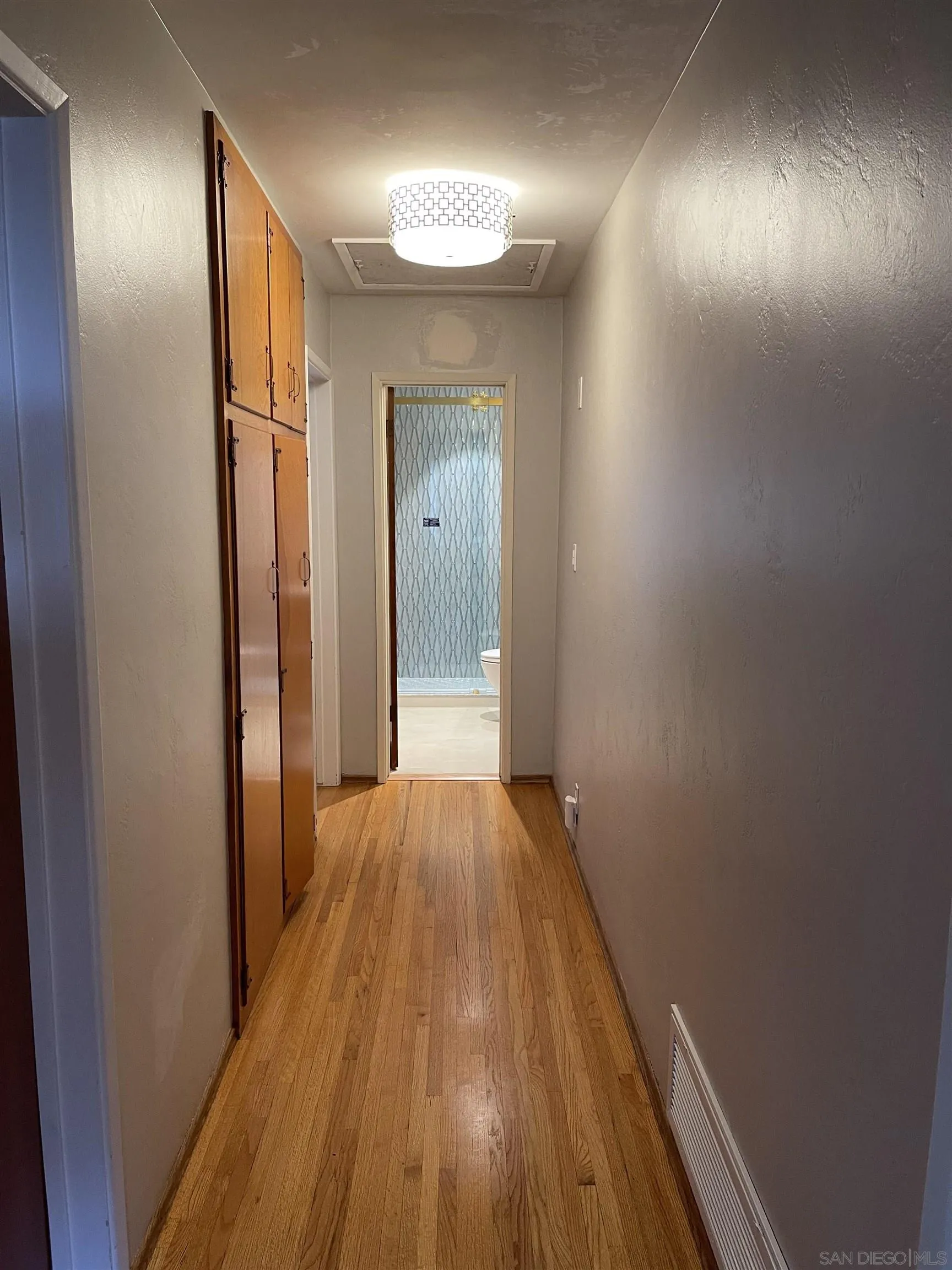 https://cdn.realtyfeed.com/cdn/127/260015352/67842796bcd56d0d2d6541ee053f0657.webp