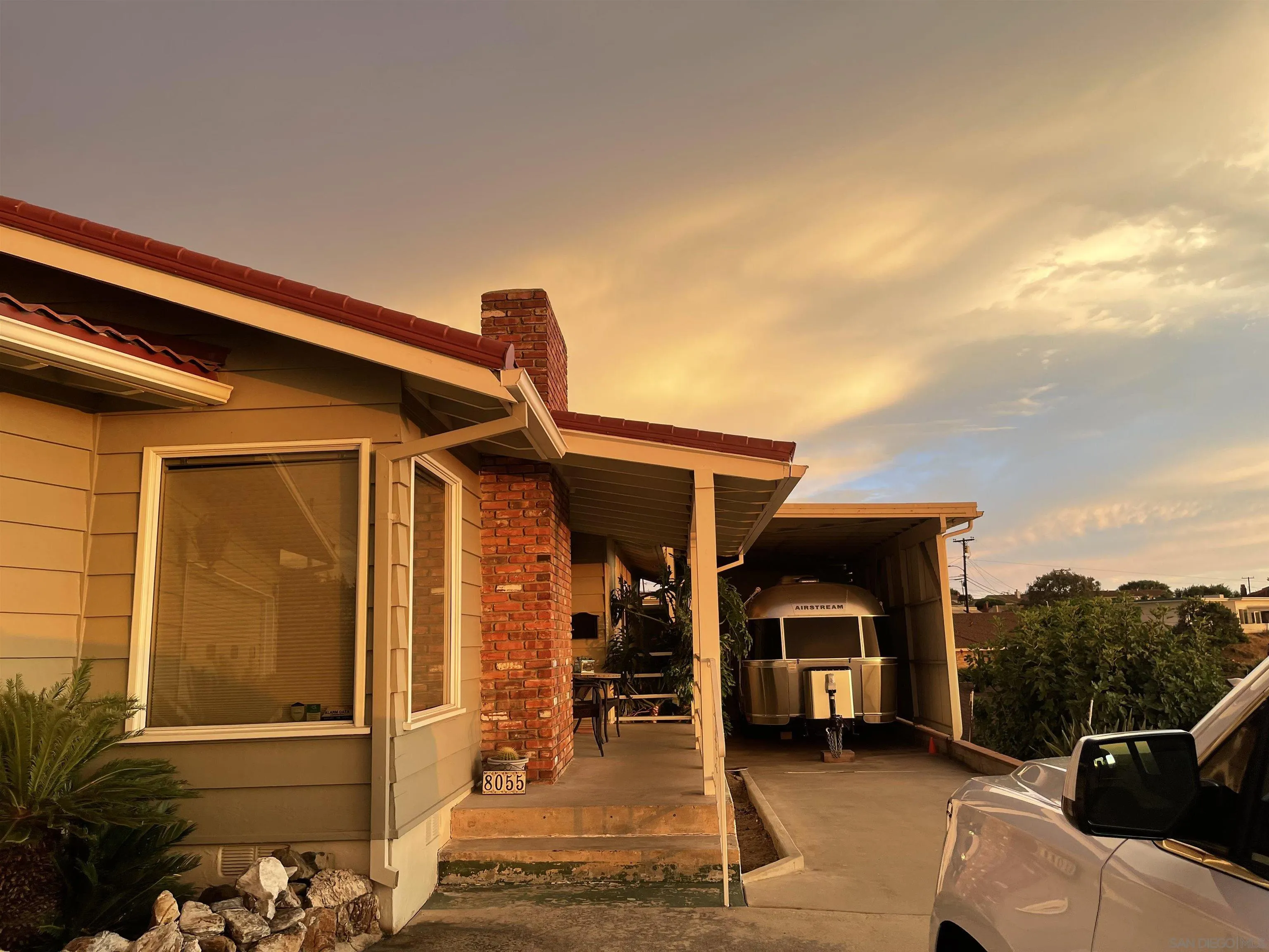 https://cdn.realtyfeed.com/cdn/127/260015352/832bc2622e178031e012979ec9409aaf.webp