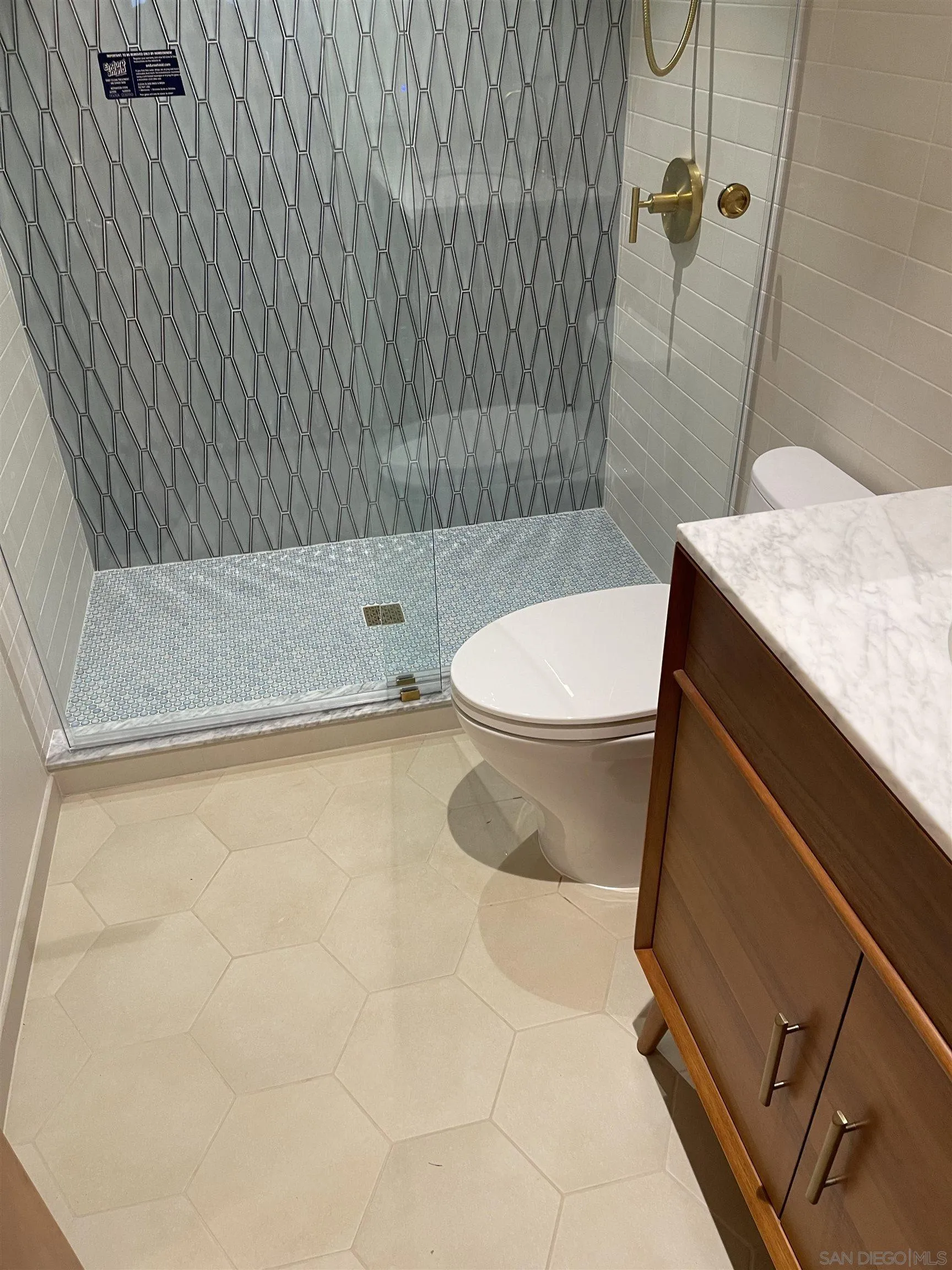 https://cdn.realtyfeed.com/cdn/127/260015352/923fca75d5a84e4231951df58b0efcc9.webp