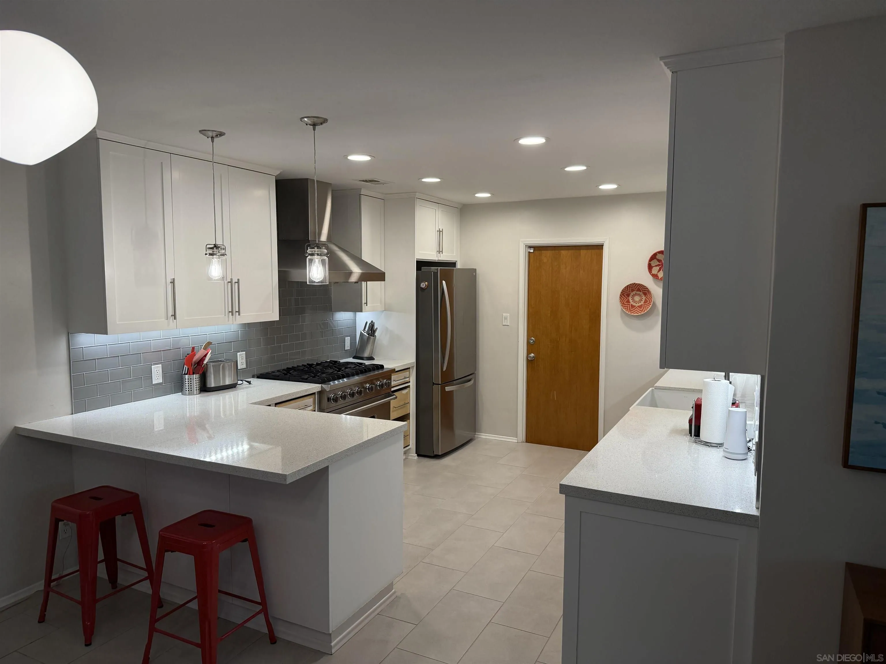 https://cdn.realtyfeed.com/cdn/127/260015352/9fc7a7209d5b329332837689fee2172d.webp