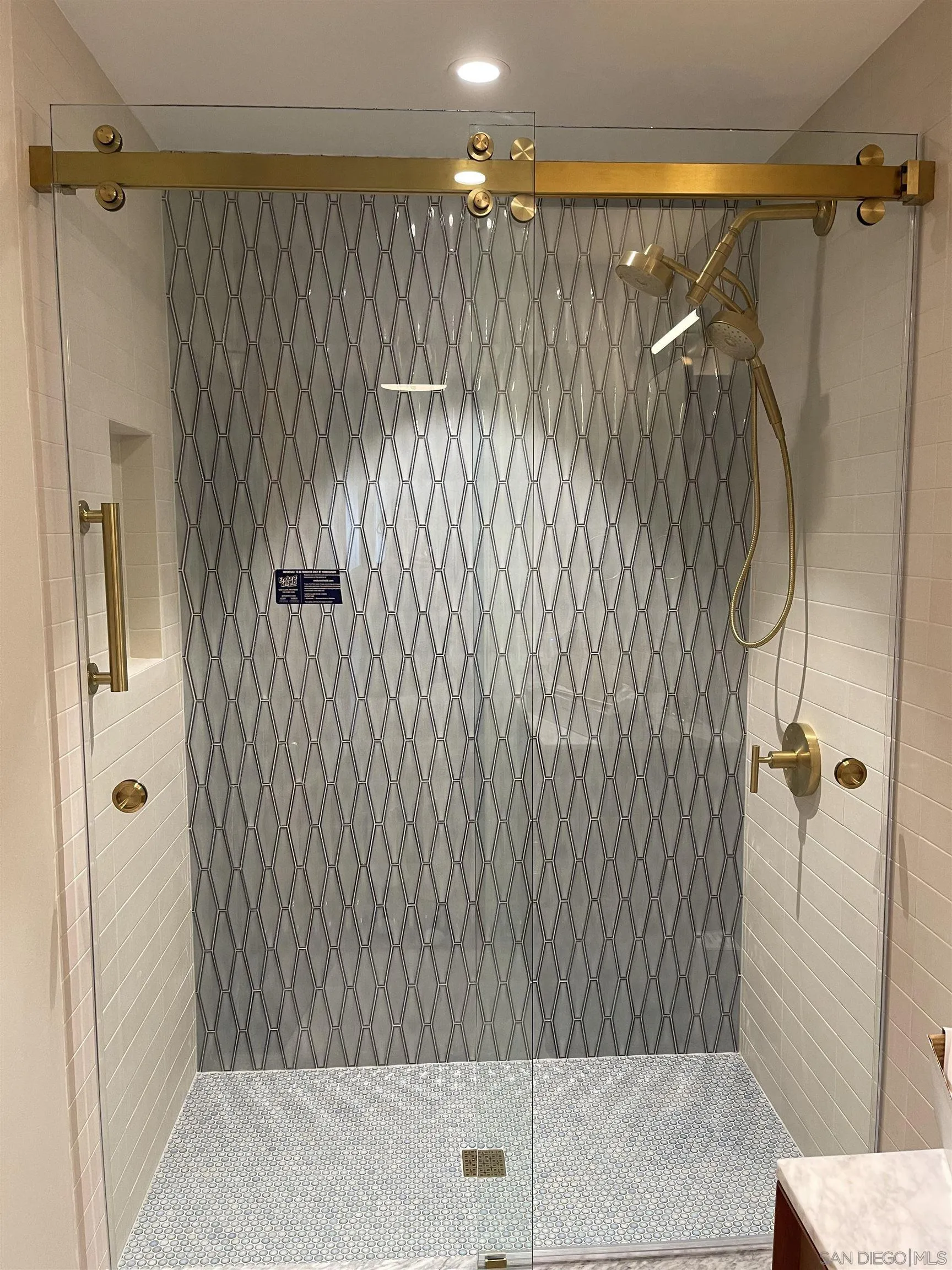 https://cdn.realtyfeed.com/cdn/127/260015352/b8004cff8053647fc2d39338ea19b100.webp