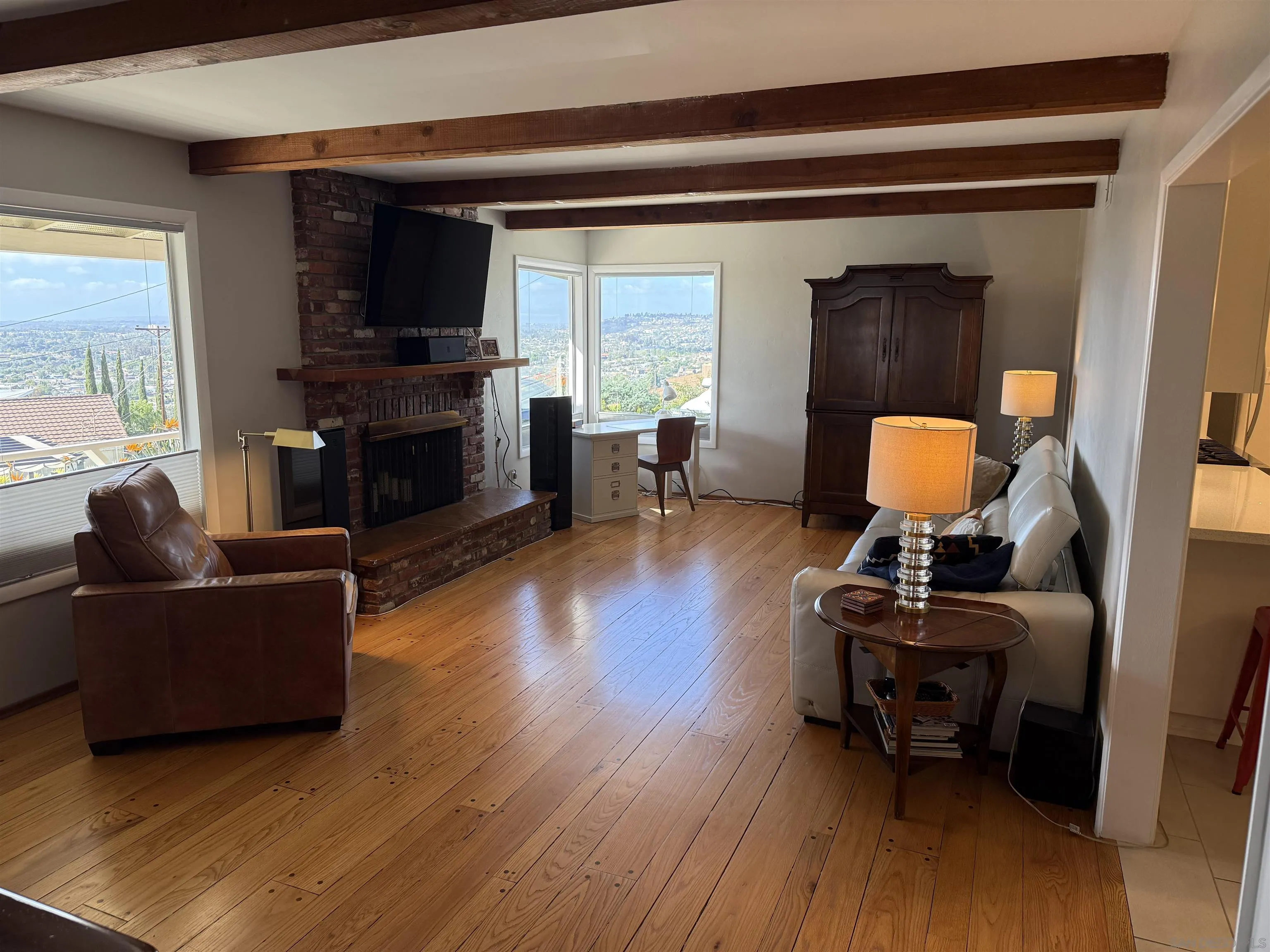 https://cdn.realtyfeed.com/cdn/127/260015352/c5e972d591103ba4deb2a1ba1195bbe3.webp