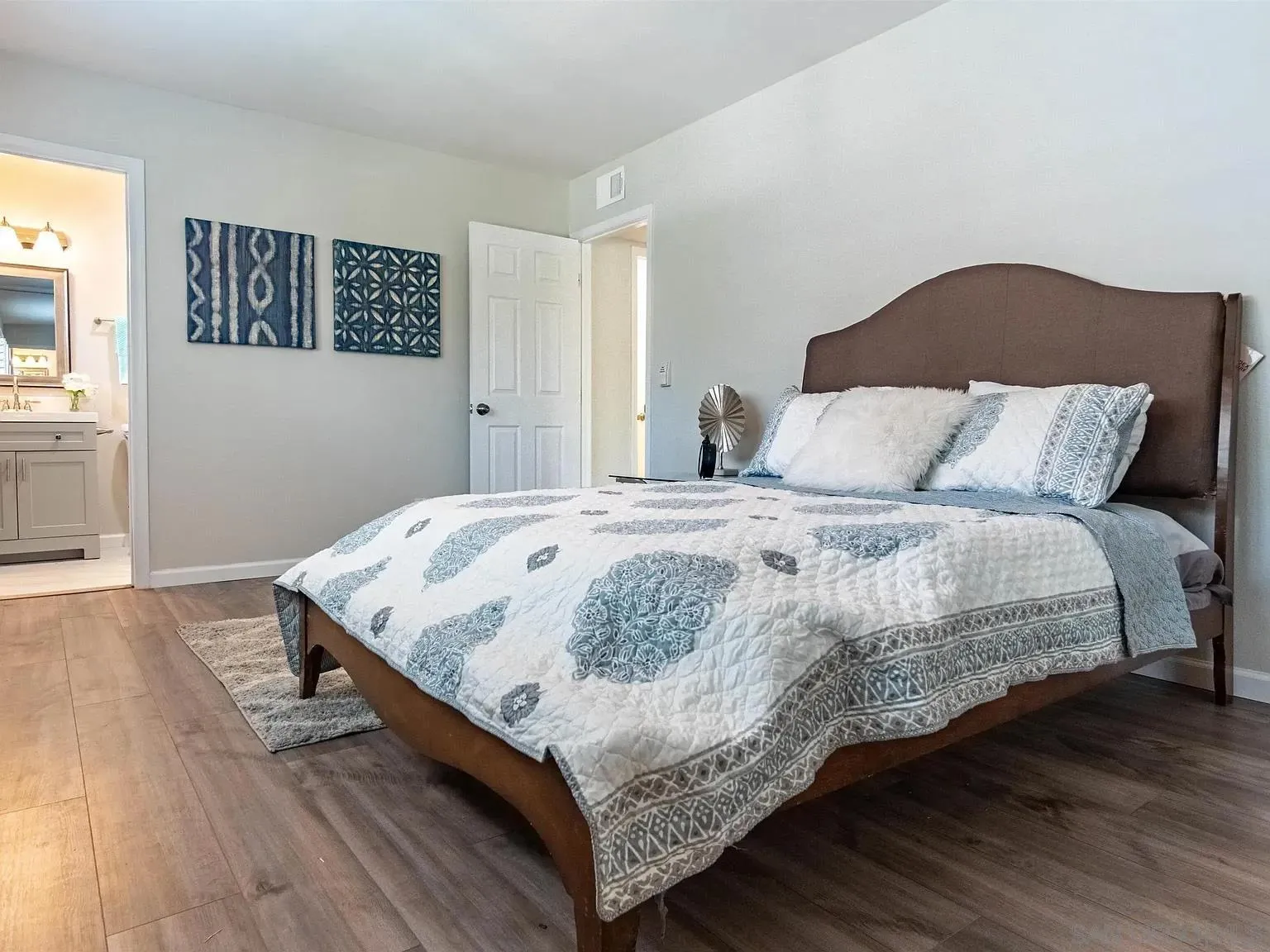 https://cdn.realtyfeed.com/cdn/127/260015354/62e36532e484be9833831727feb5ecf0.webp
