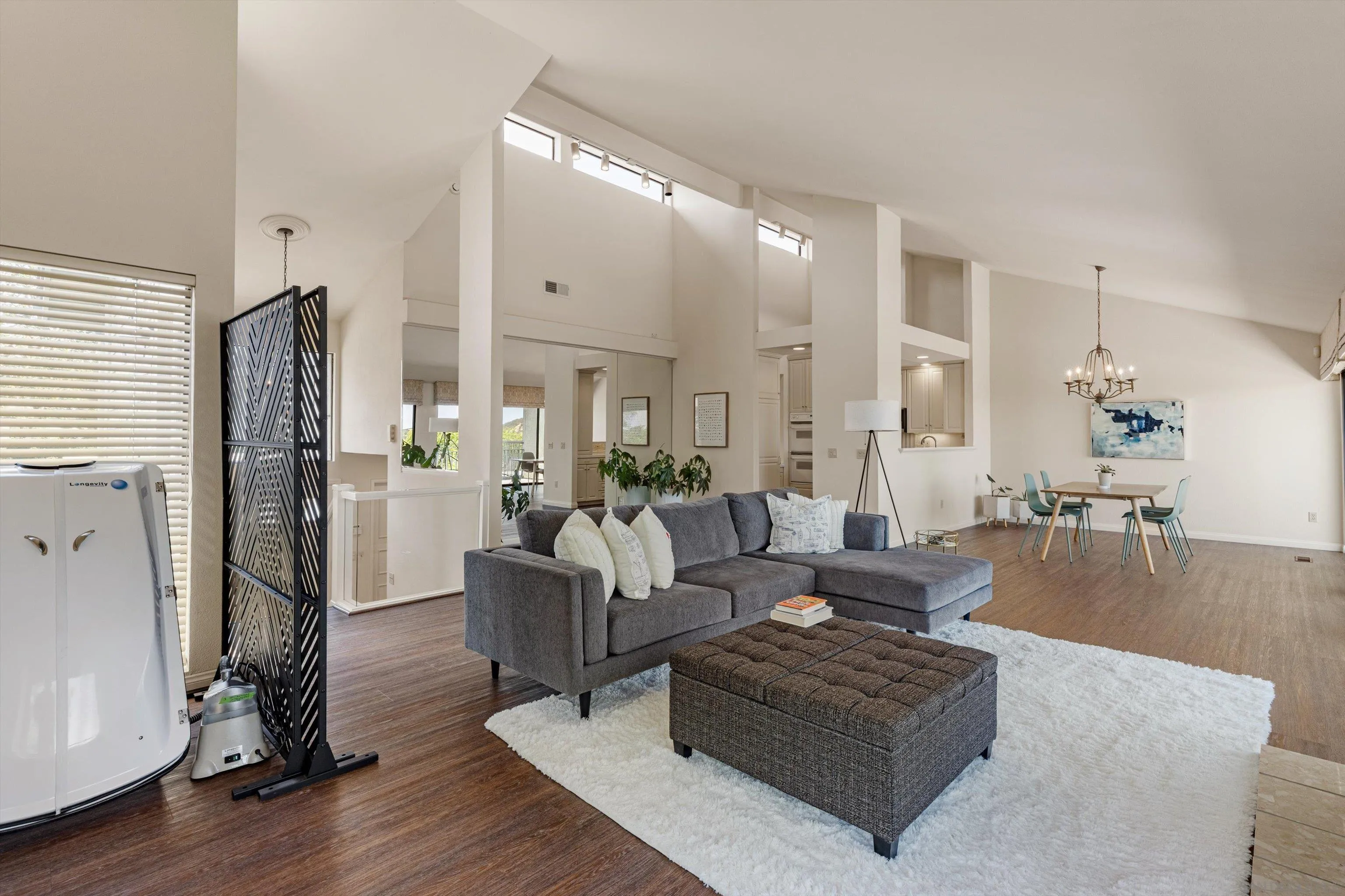 https://cdn.realtyfeed.com/cdn/127/260015355/18d3fd2a25e67533f58862e2a5725d37.webp