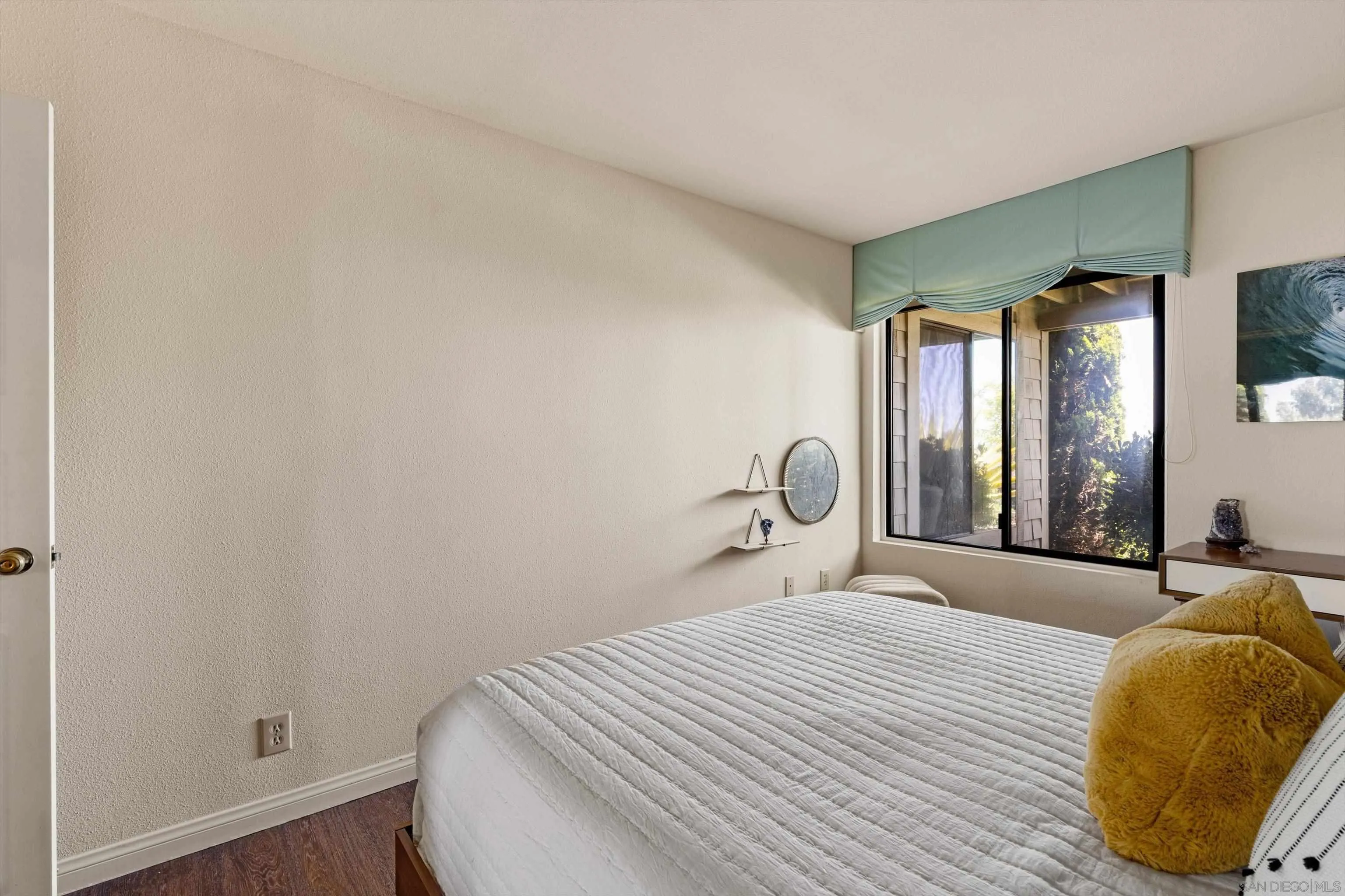 https://cdn.realtyfeed.com/cdn/127/260015355/2c09f2de5ec81d9cfc5ffa13756c623a.webp