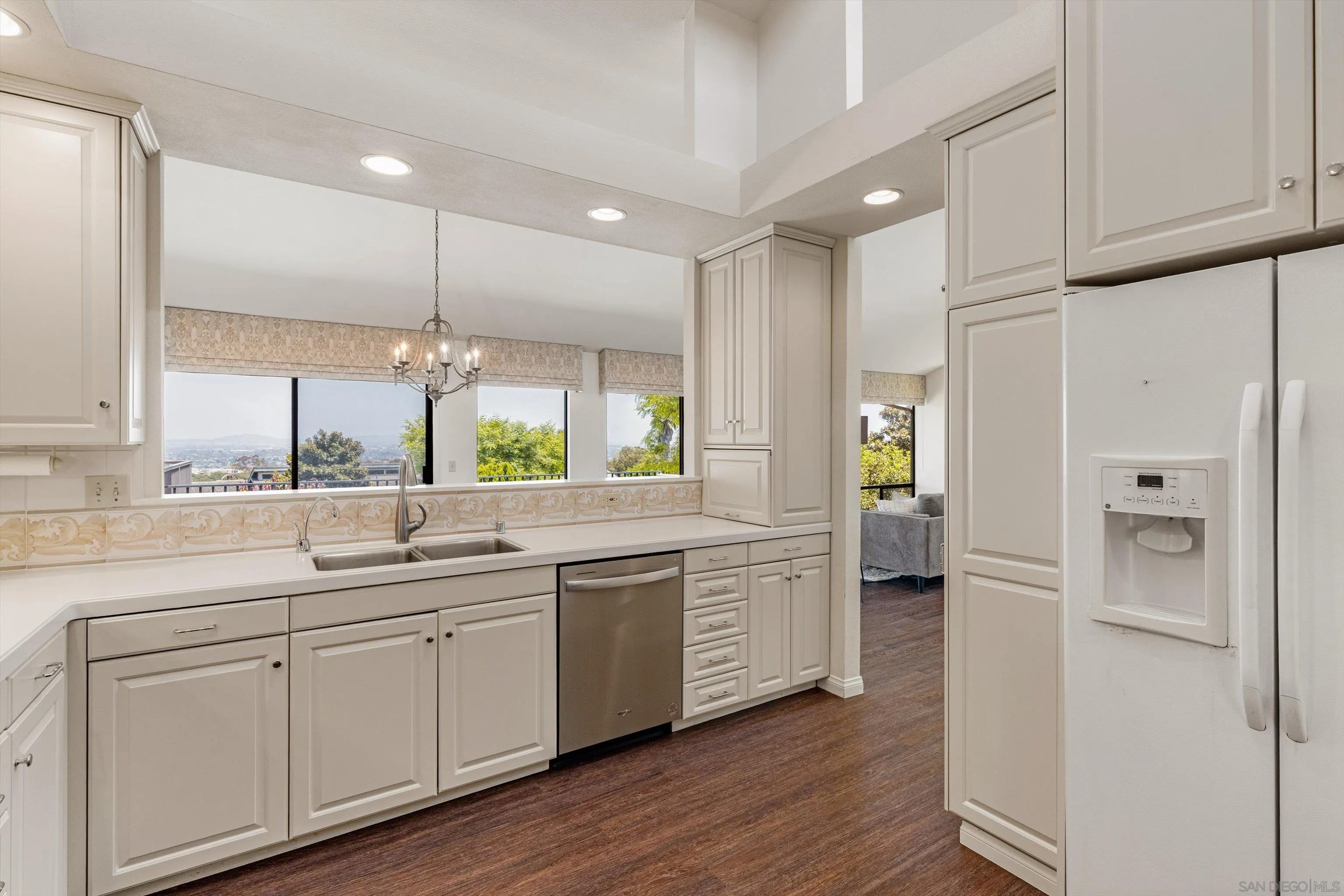 https://cdn.realtyfeed.com/cdn/127/260015355/385c60b3beb737da7ef2d716555a87f0.webp