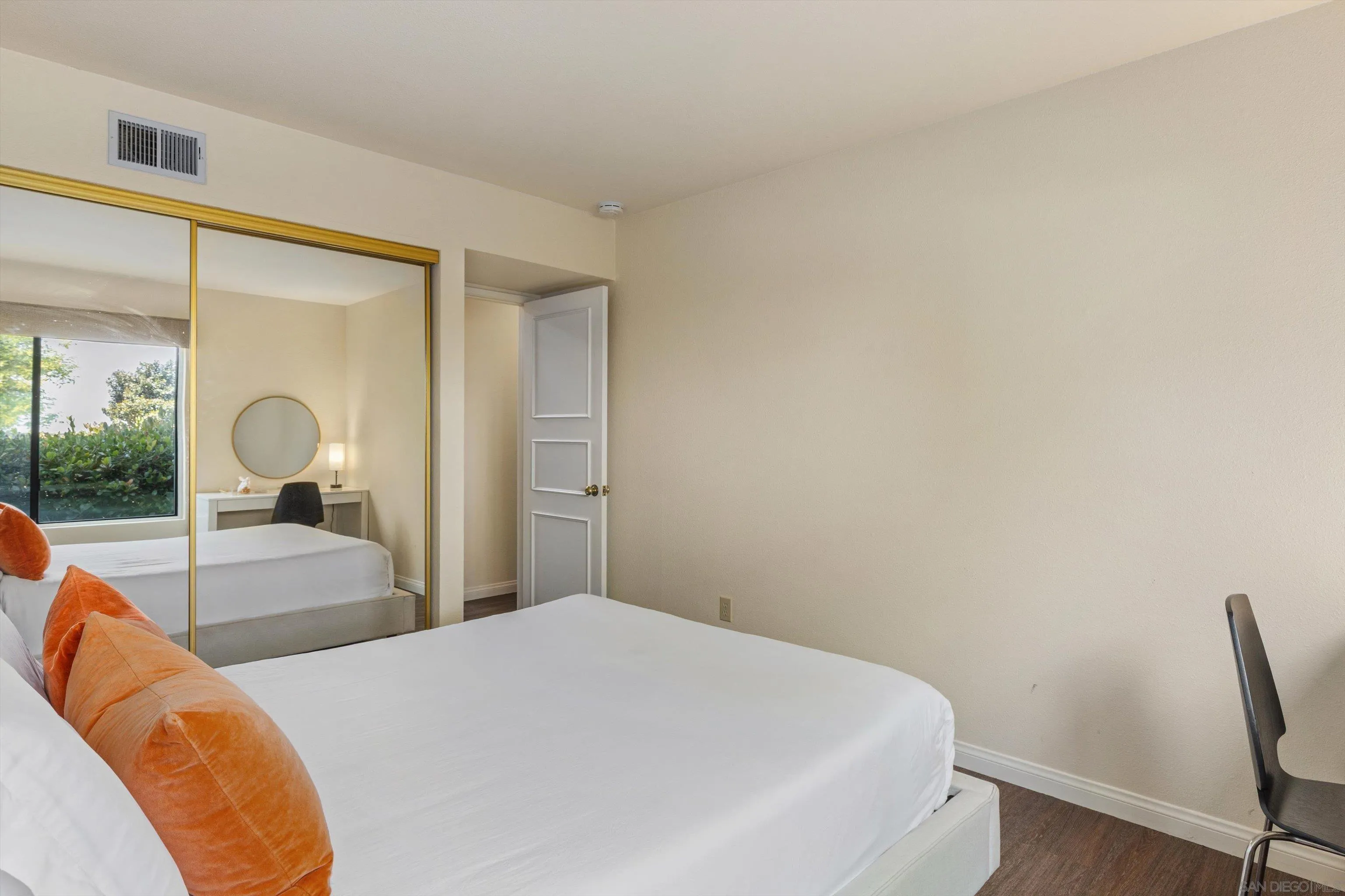 https://cdn.realtyfeed.com/cdn/127/260015355/59872f09b70cbbec433e66b8a5a0cc1a.webp
