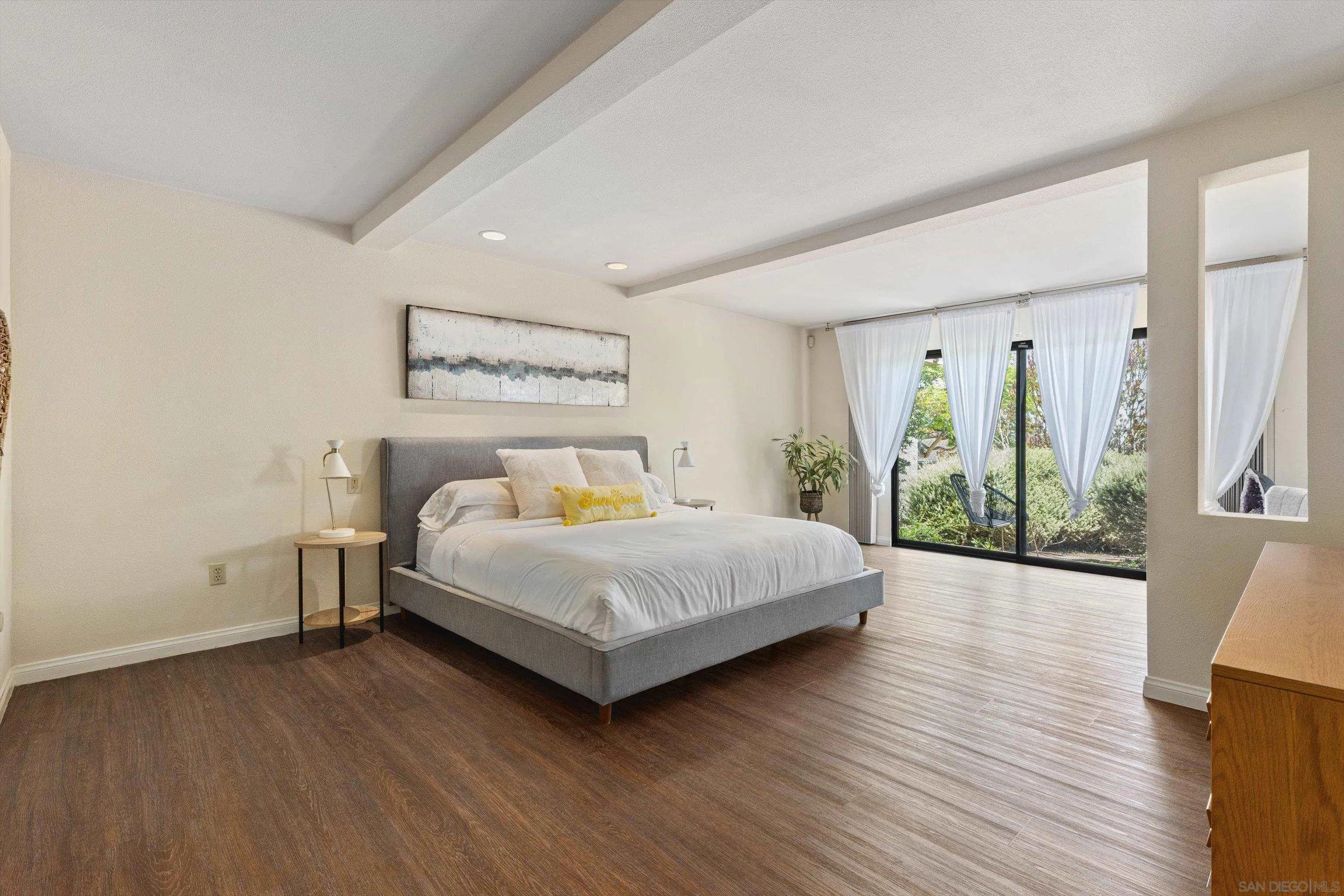 https://cdn.realtyfeed.com/cdn/127/260015355/76fc1598df067bda6b8ac0390f704a32.webp