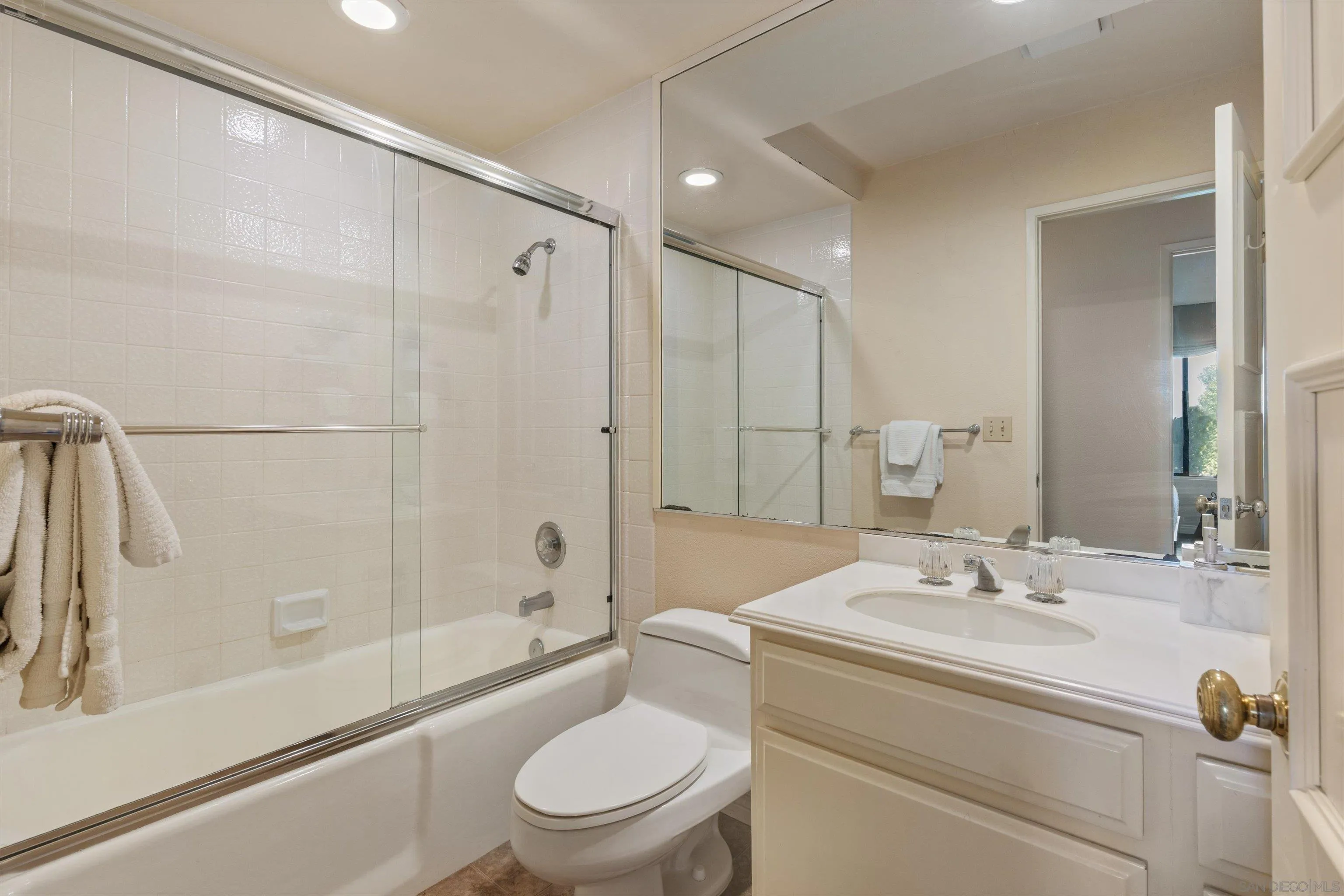 https://cdn.realtyfeed.com/cdn/127/260015355/cc3a63766e39154f25a4c8429e4fa234.webp