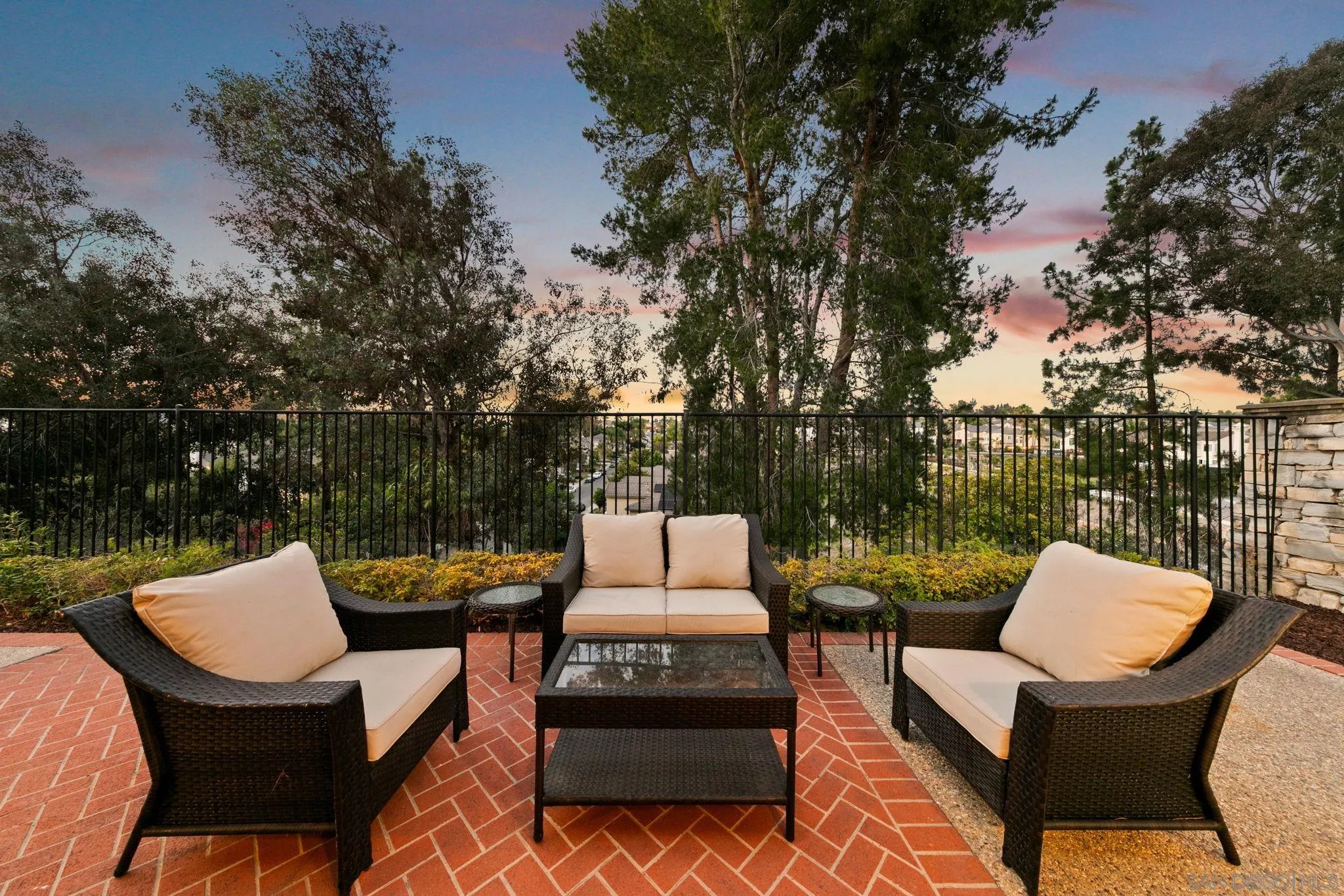 https://cdn.realtyfeed.com/cdn/127/260015357/03db50704726f9865be2550635f5786c.webp