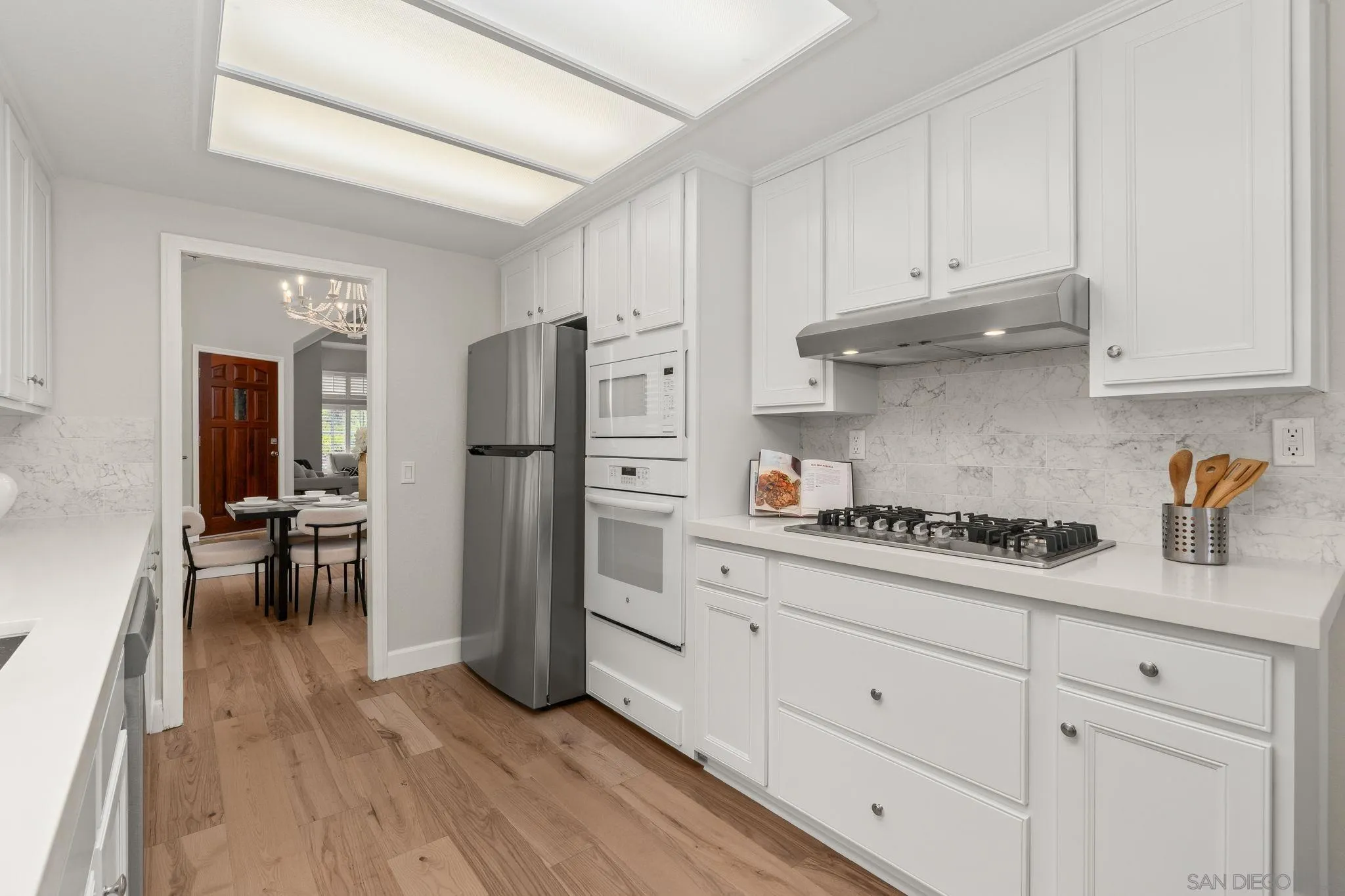 https://cdn.realtyfeed.com/cdn/127/260015357/1baf41e6f3e242b26f60e37496890bd7.webp