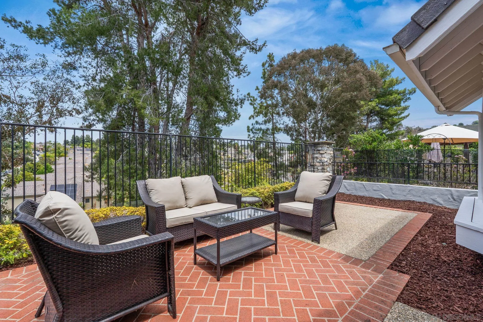 https://cdn.realtyfeed.com/cdn/127/260015357/376e5a6eedc3bf9956a08d4a73745f2a.webp