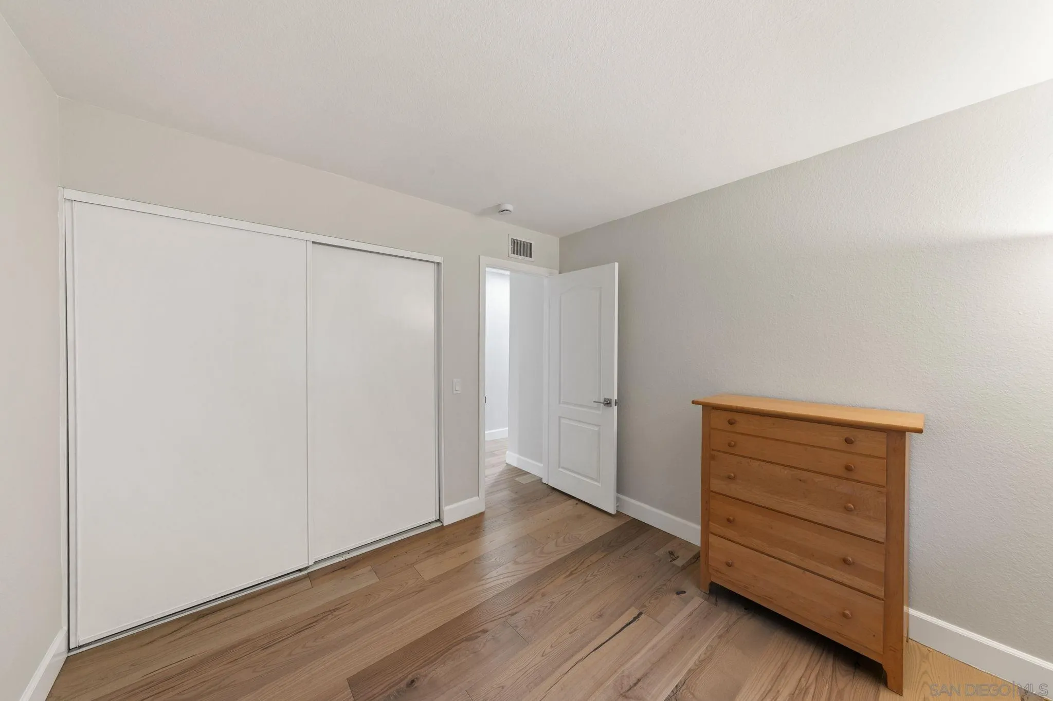 https://cdn.realtyfeed.com/cdn/127/260015357/434a56d0ac644fdf89eca4adf24b0037.webp