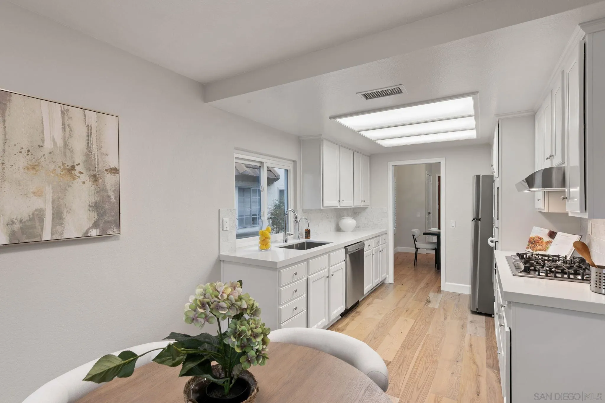 https://cdn.realtyfeed.com/cdn/127/260015357/55507f8fabc234f30149595ace227ab7.webp