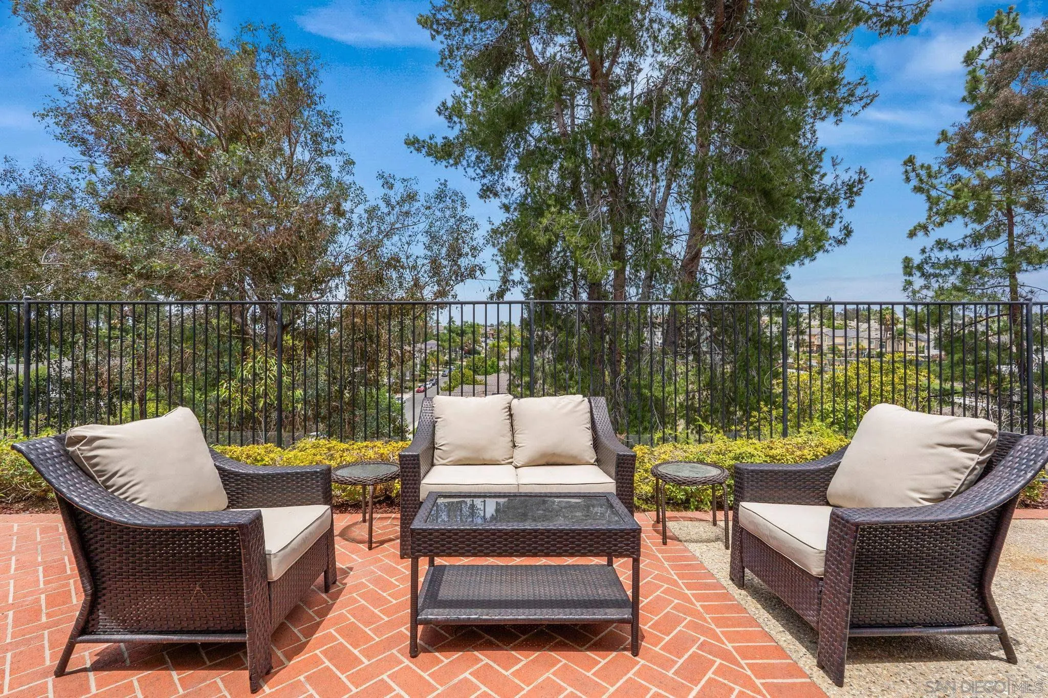 https://cdn.realtyfeed.com/cdn/127/260015357/57cb911646cdd07e30d13f6d2a72902a.webp