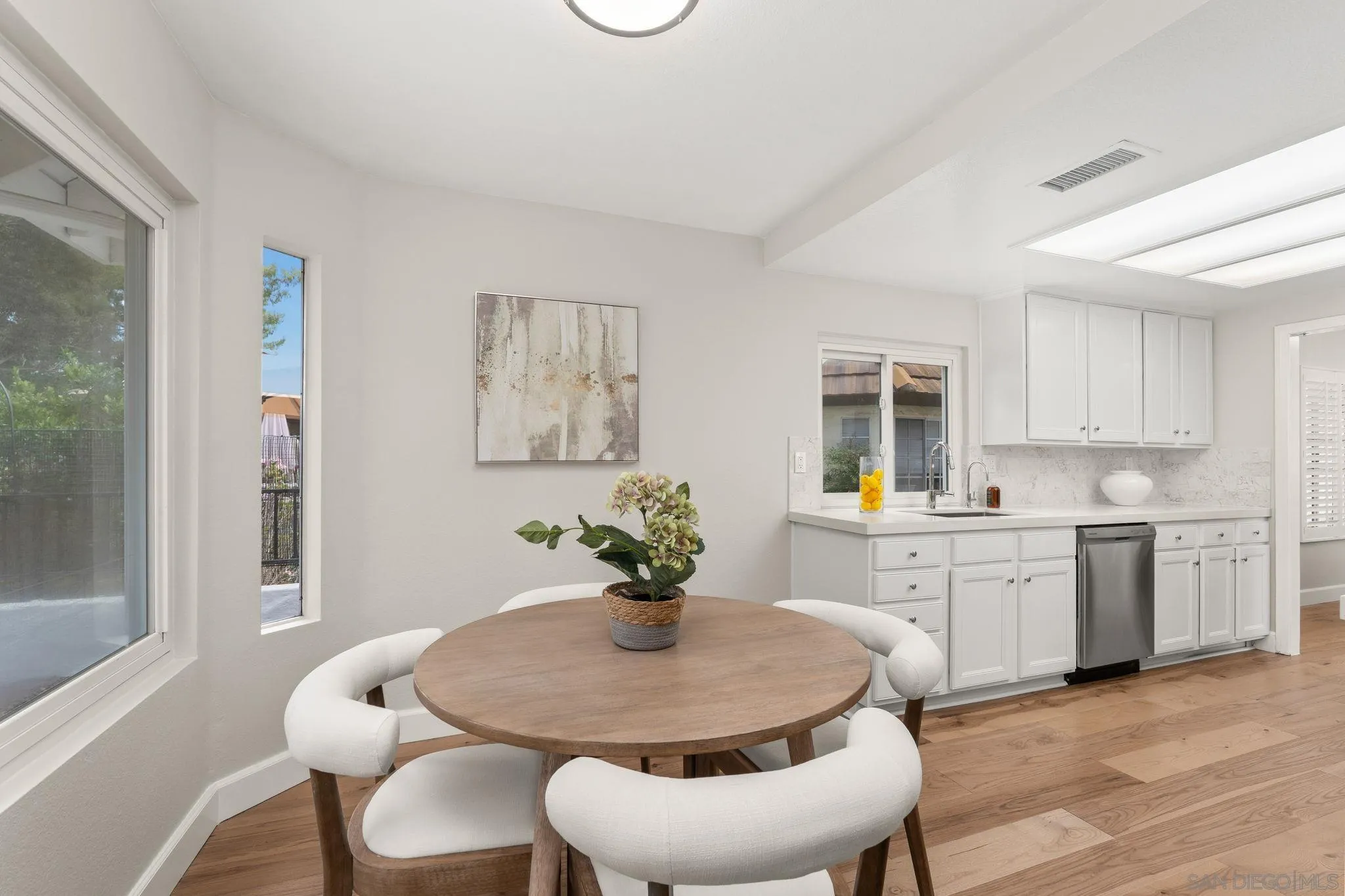 https://cdn.realtyfeed.com/cdn/127/260015357/86143c32b9644b566bf82705f48d939a.webp