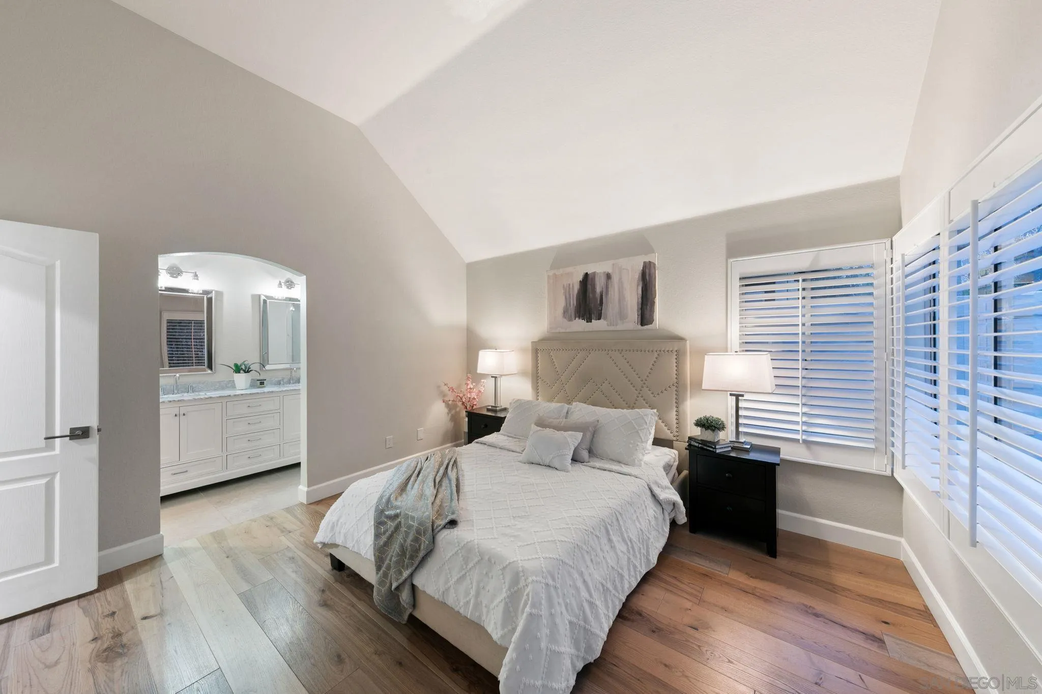https://cdn.realtyfeed.com/cdn/127/260015357/882fef4136a221badcb0ec1fdcf3ca56.webp