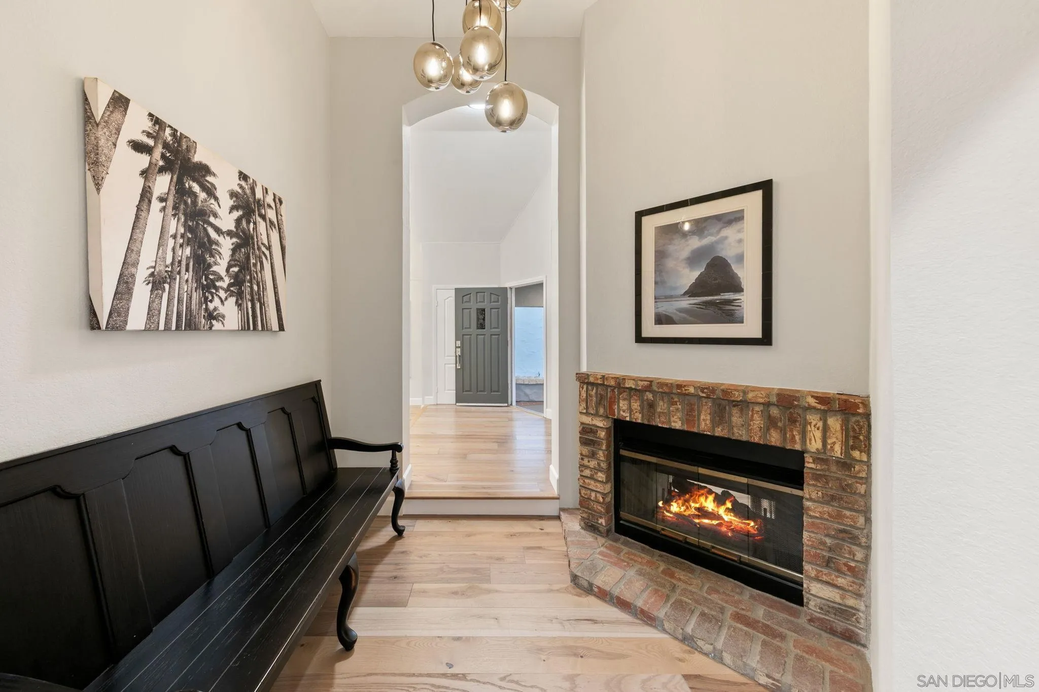 https://cdn.realtyfeed.com/cdn/127/260015357/8ec31a33315e500e28d1ba2b56355cf4.webp