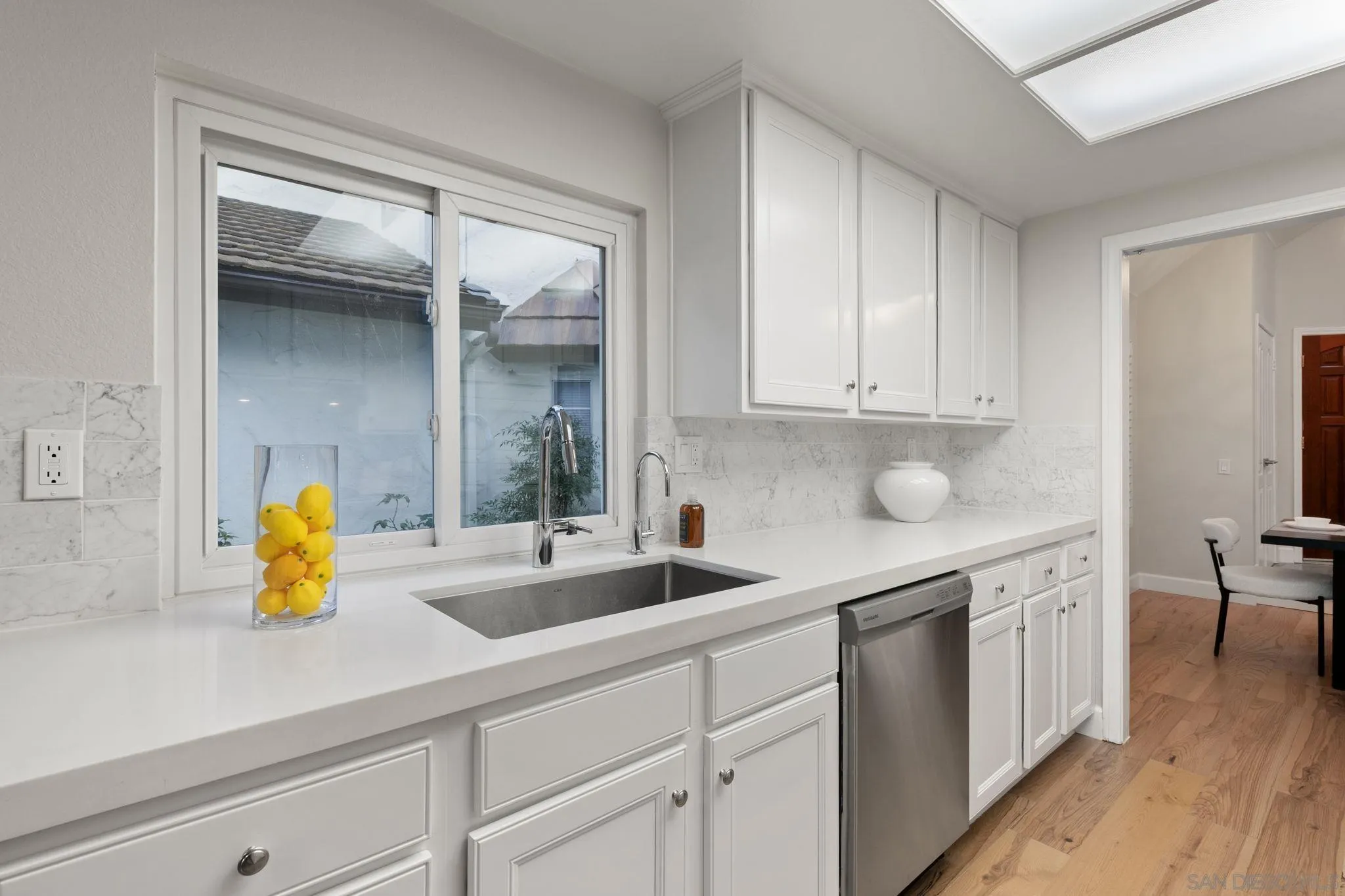 https://cdn.realtyfeed.com/cdn/127/260015357/8f73da7481cae8d86827cedeab333a37.webp