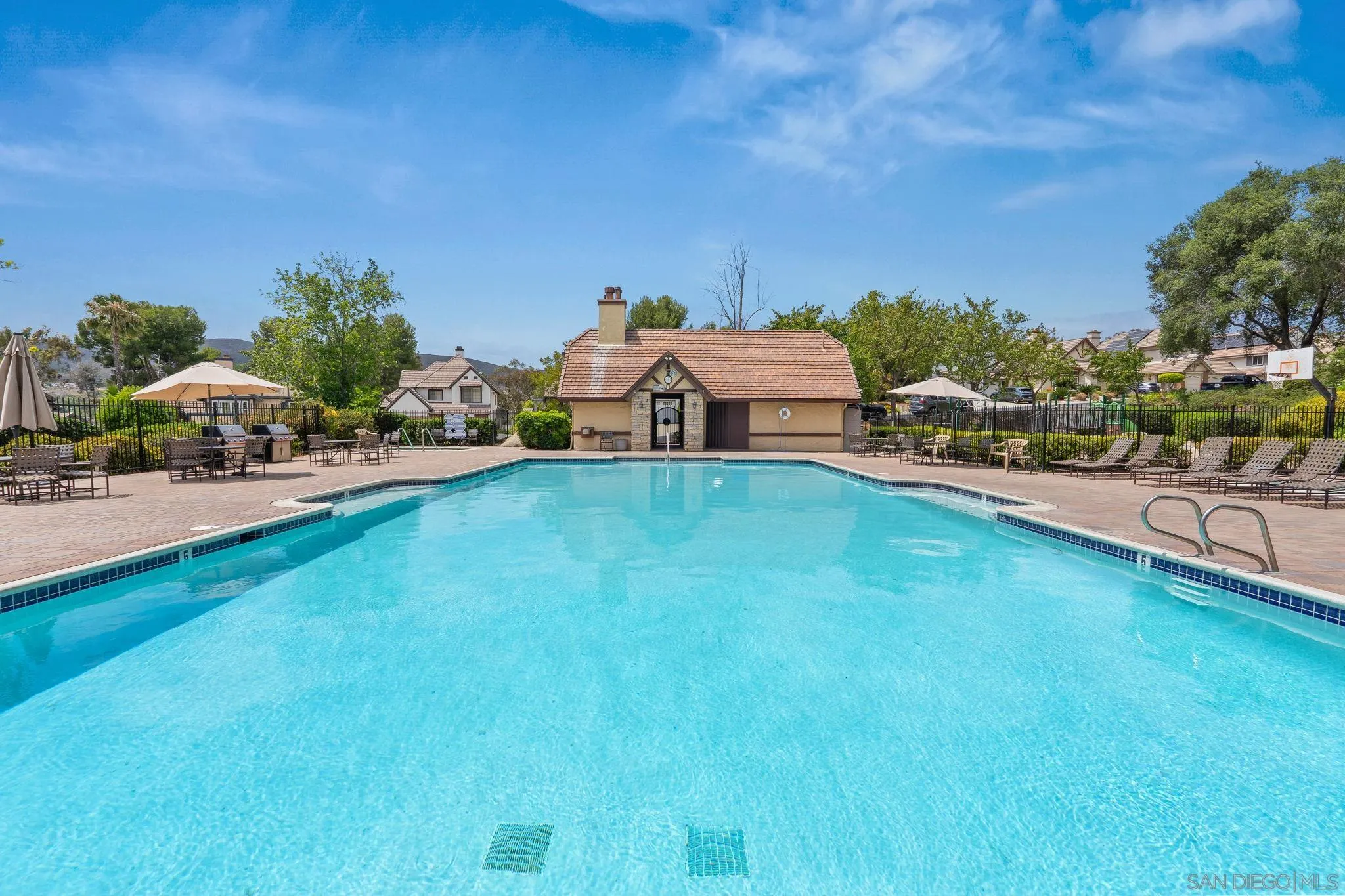 https://cdn.realtyfeed.com/cdn/127/260015357/a7486a734743c0e8b3964e80797e656b.webp